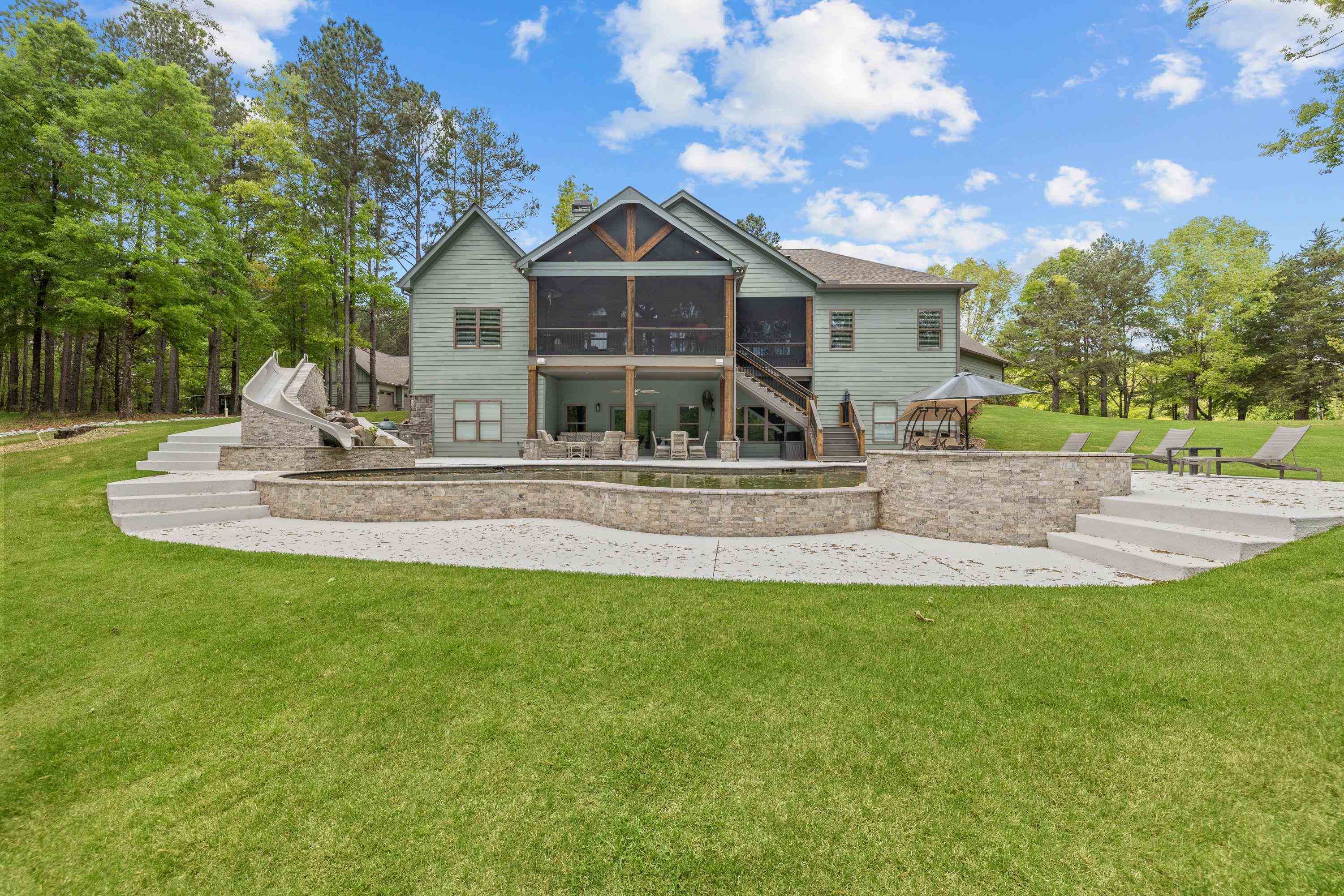 128 LAKEVIEW DRIVE