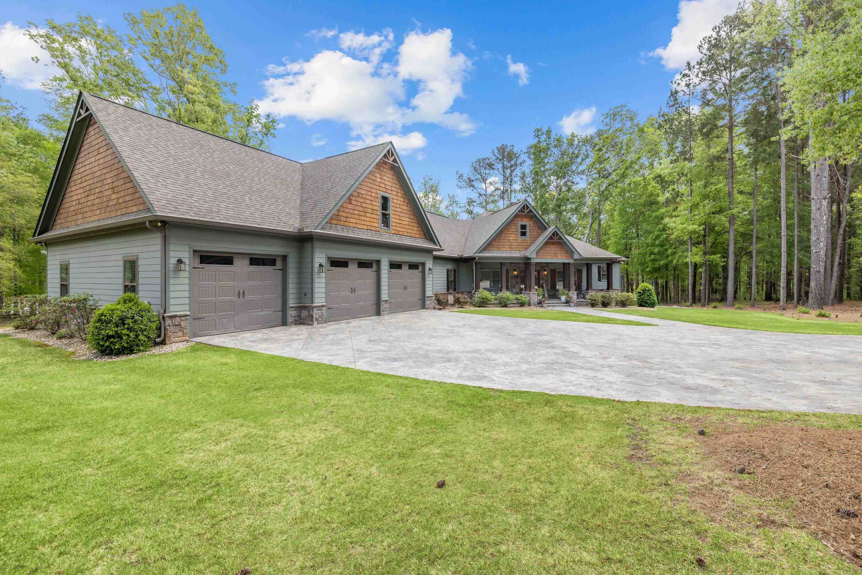 128 LAKEVIEW DRIVE