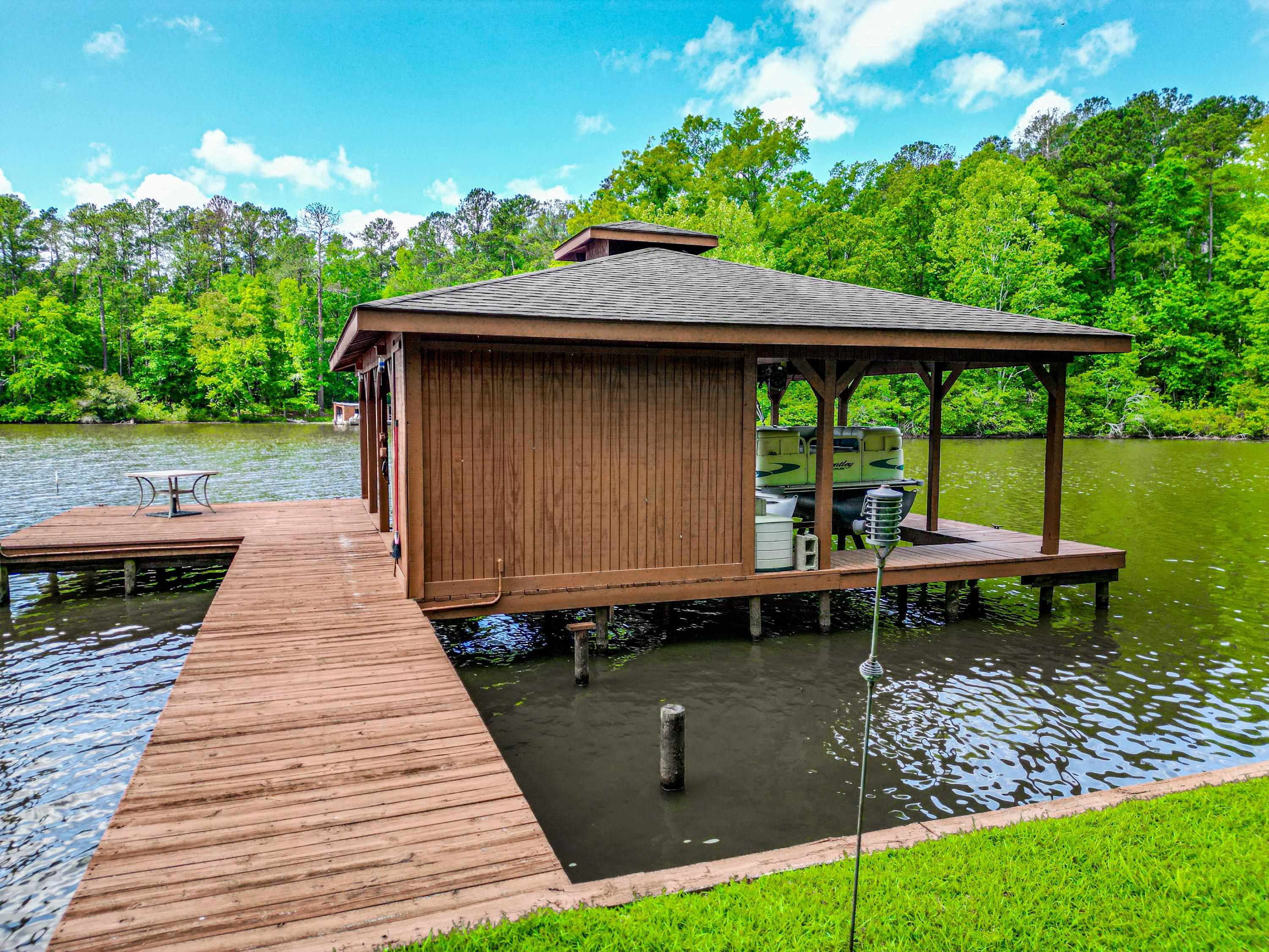82 DOGWOOD COURT