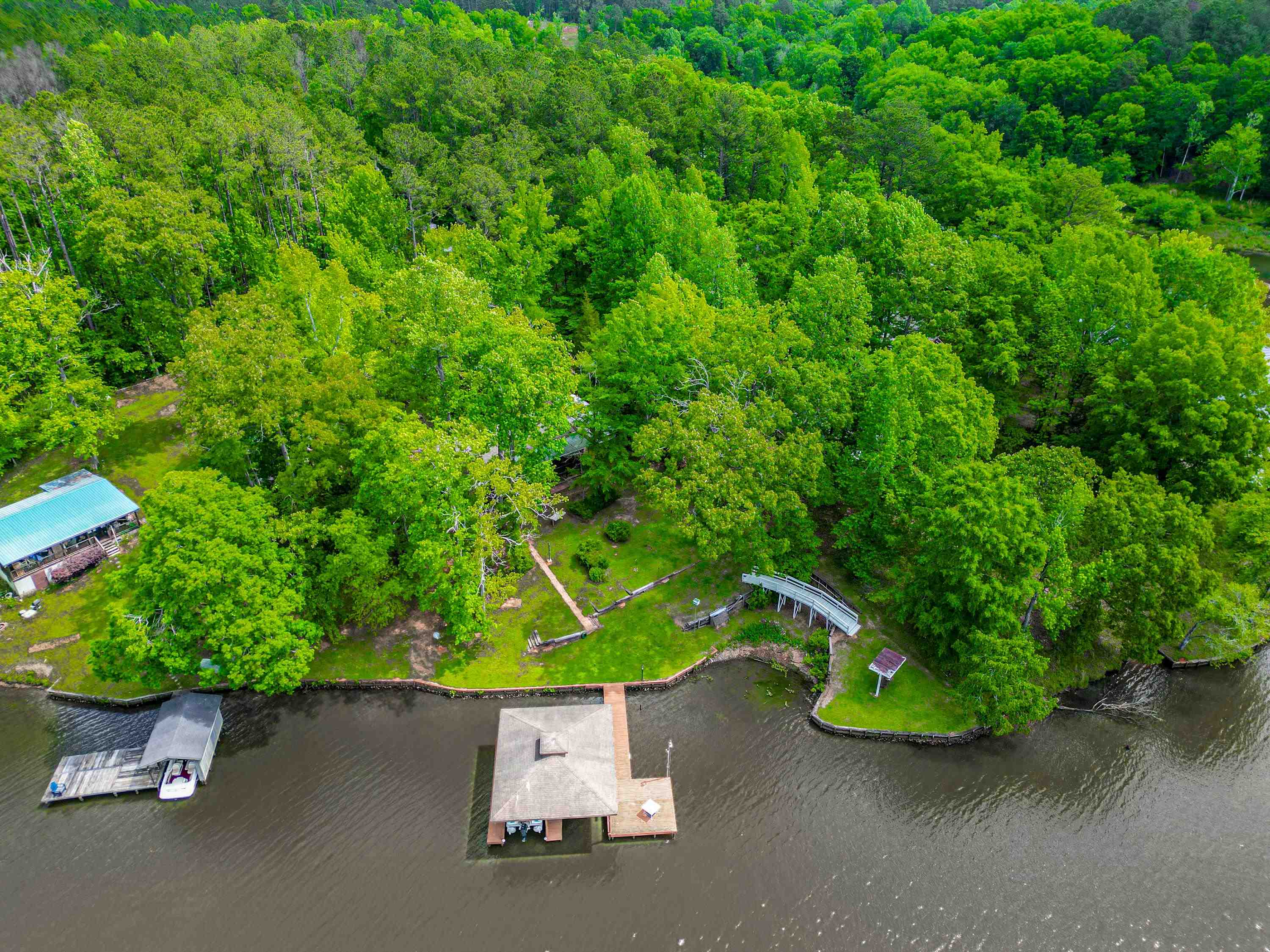 82 DOGWOOD COURT