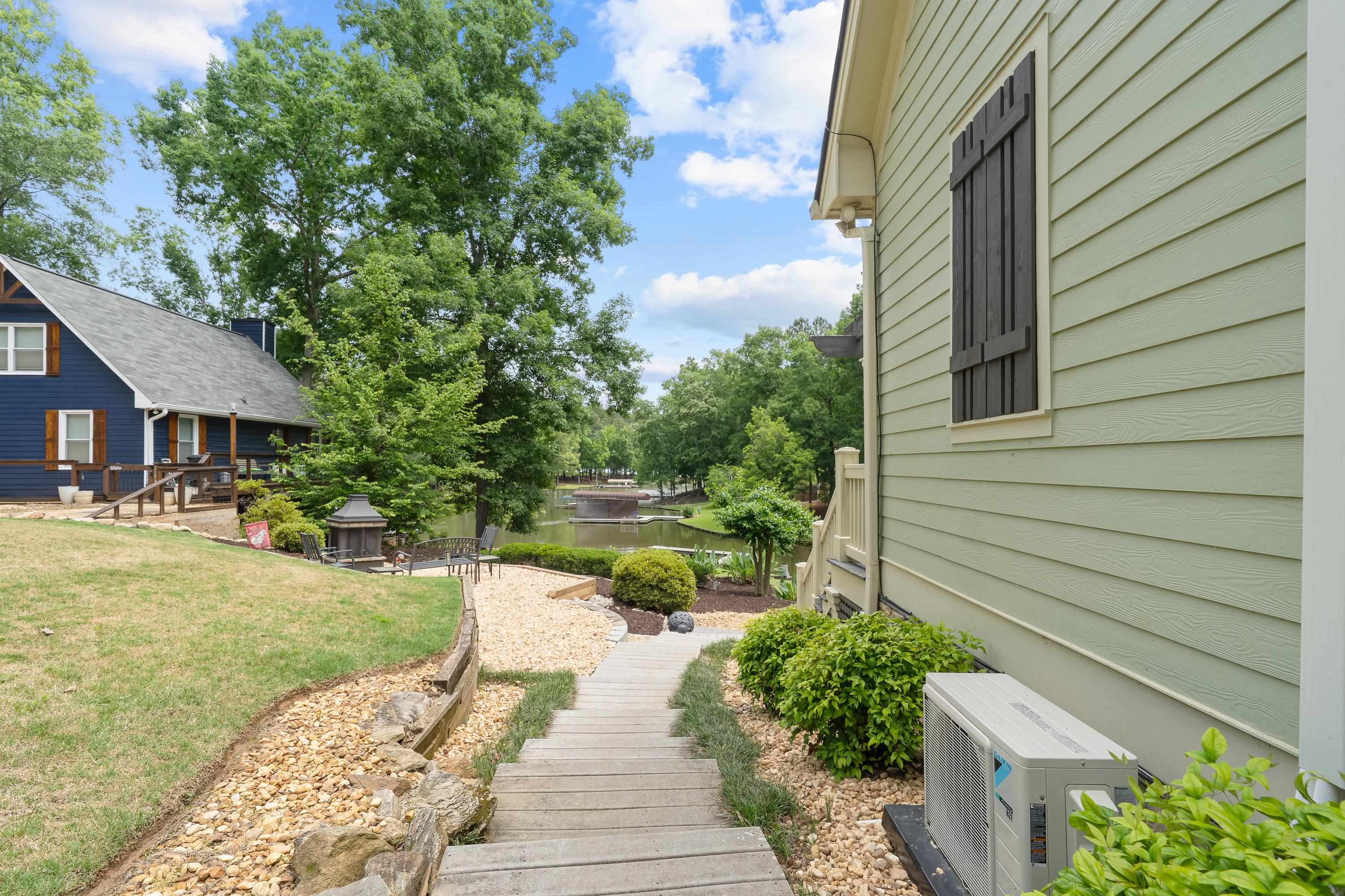 206 B HICKORY POINT DRIVE