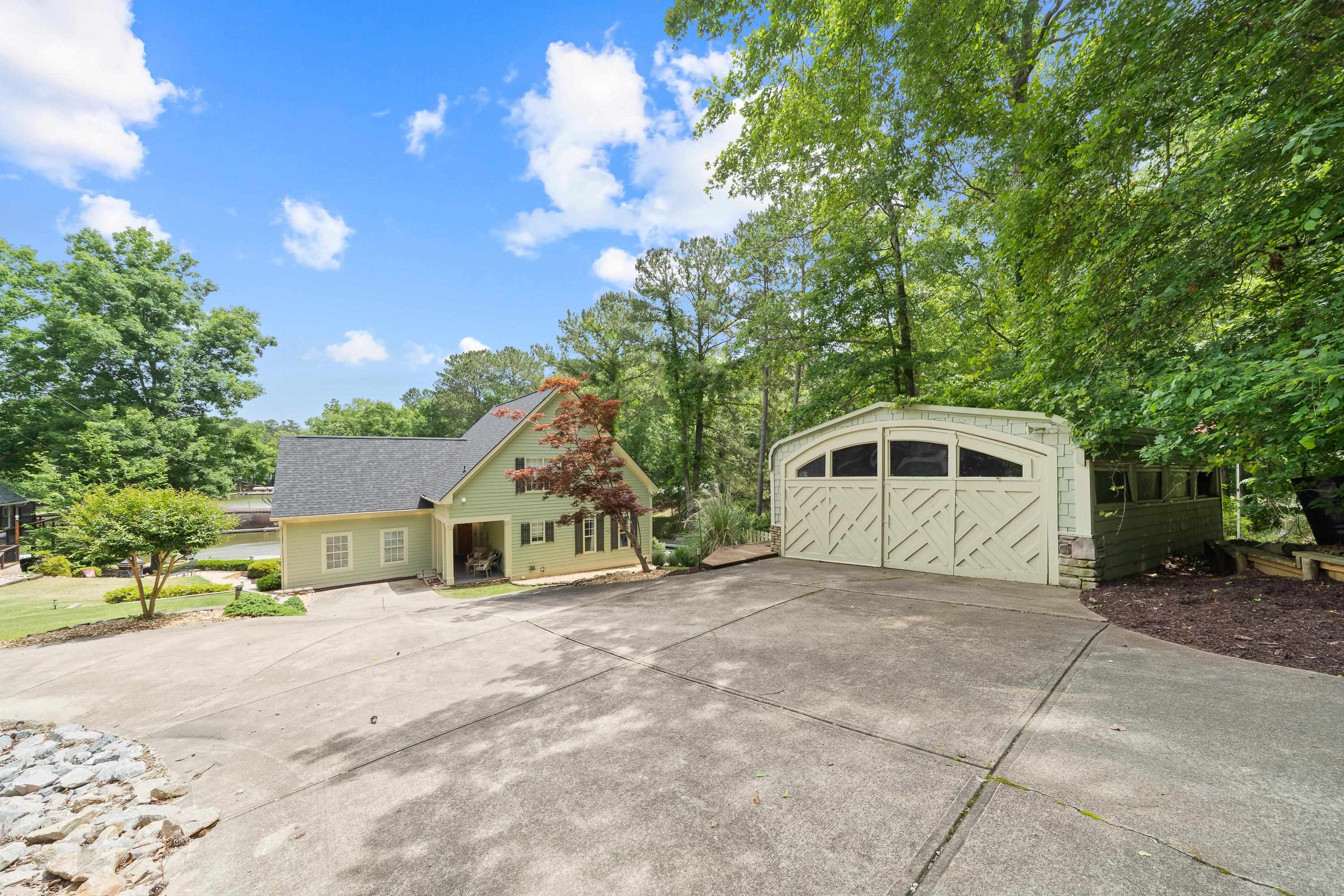 206 B HICKORY POINT DRIVE