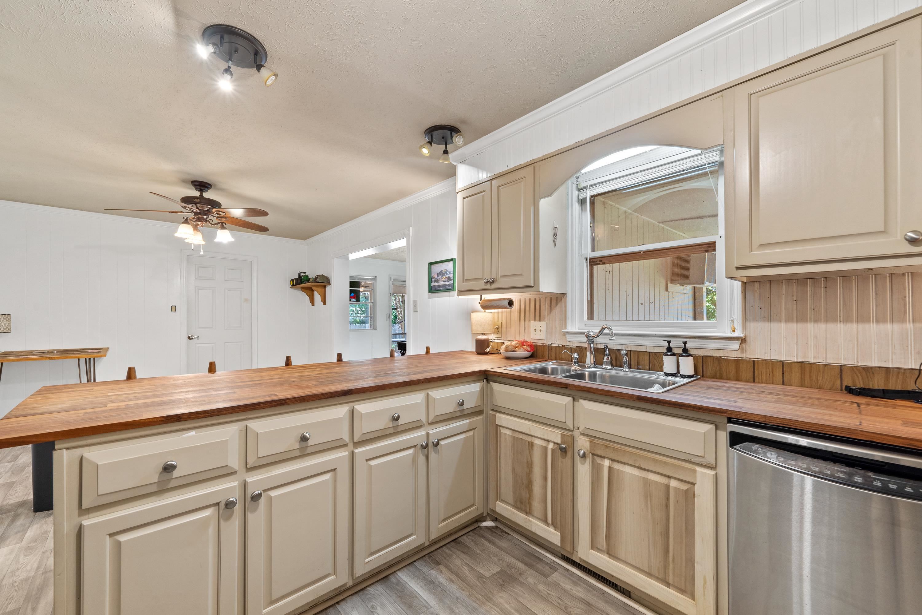 116 SE ROSEWOOD DRIVE