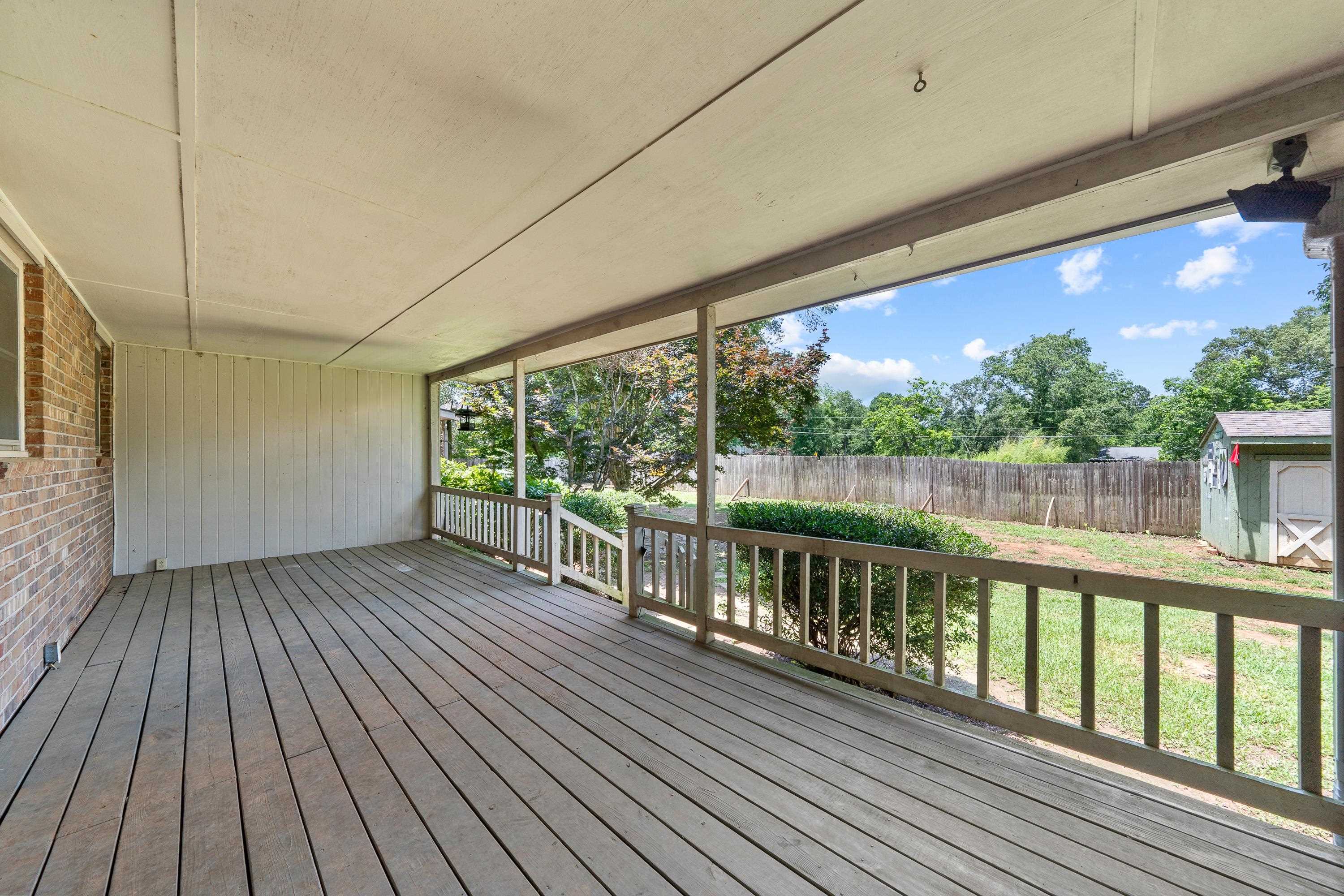 116 SE ROSEWOOD DRIVE