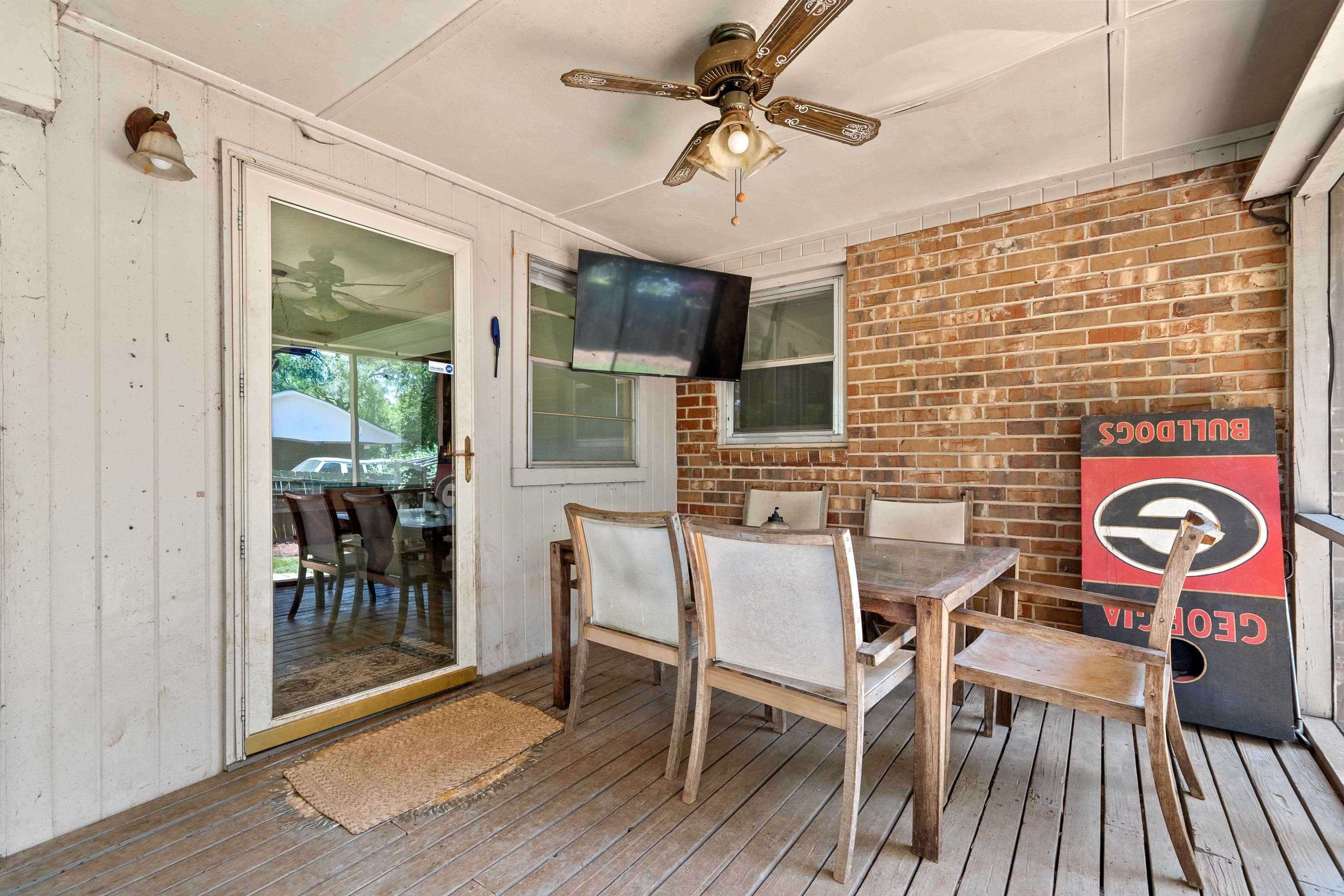 116 SE ROSEWOOD DRIVE