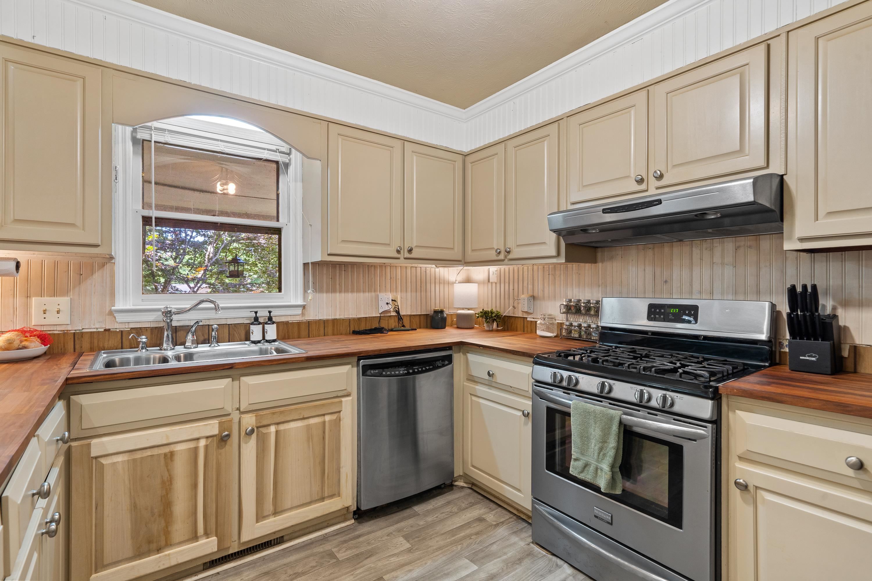 116 SE ROSEWOOD DRIVE