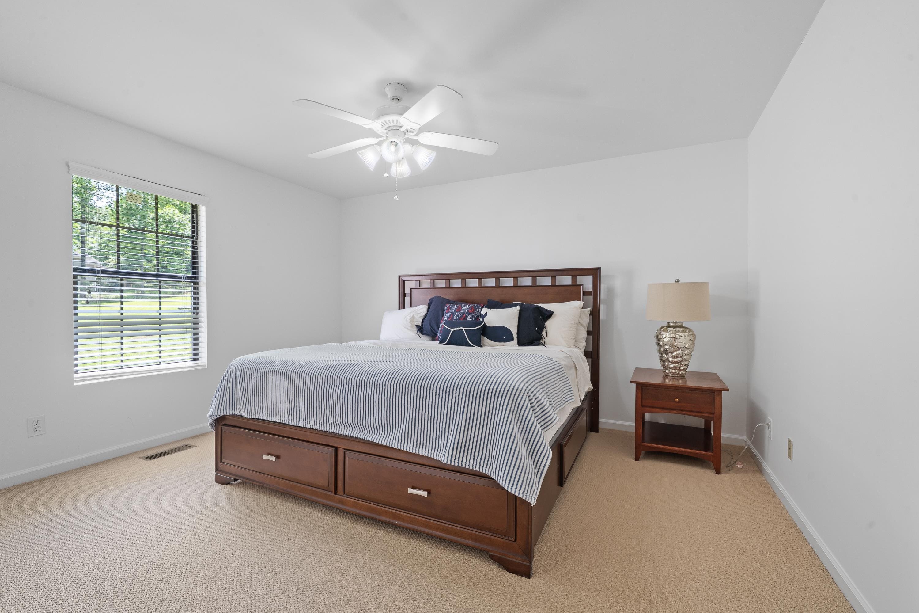 32 LILY POINT