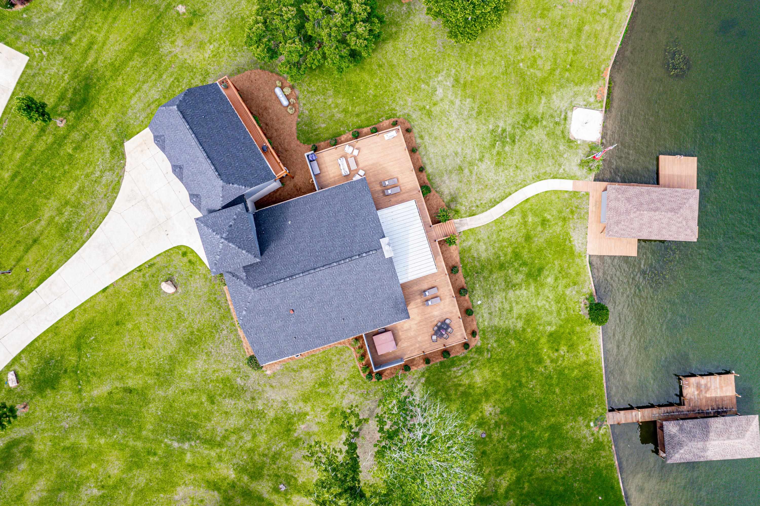 32 LILY POINT