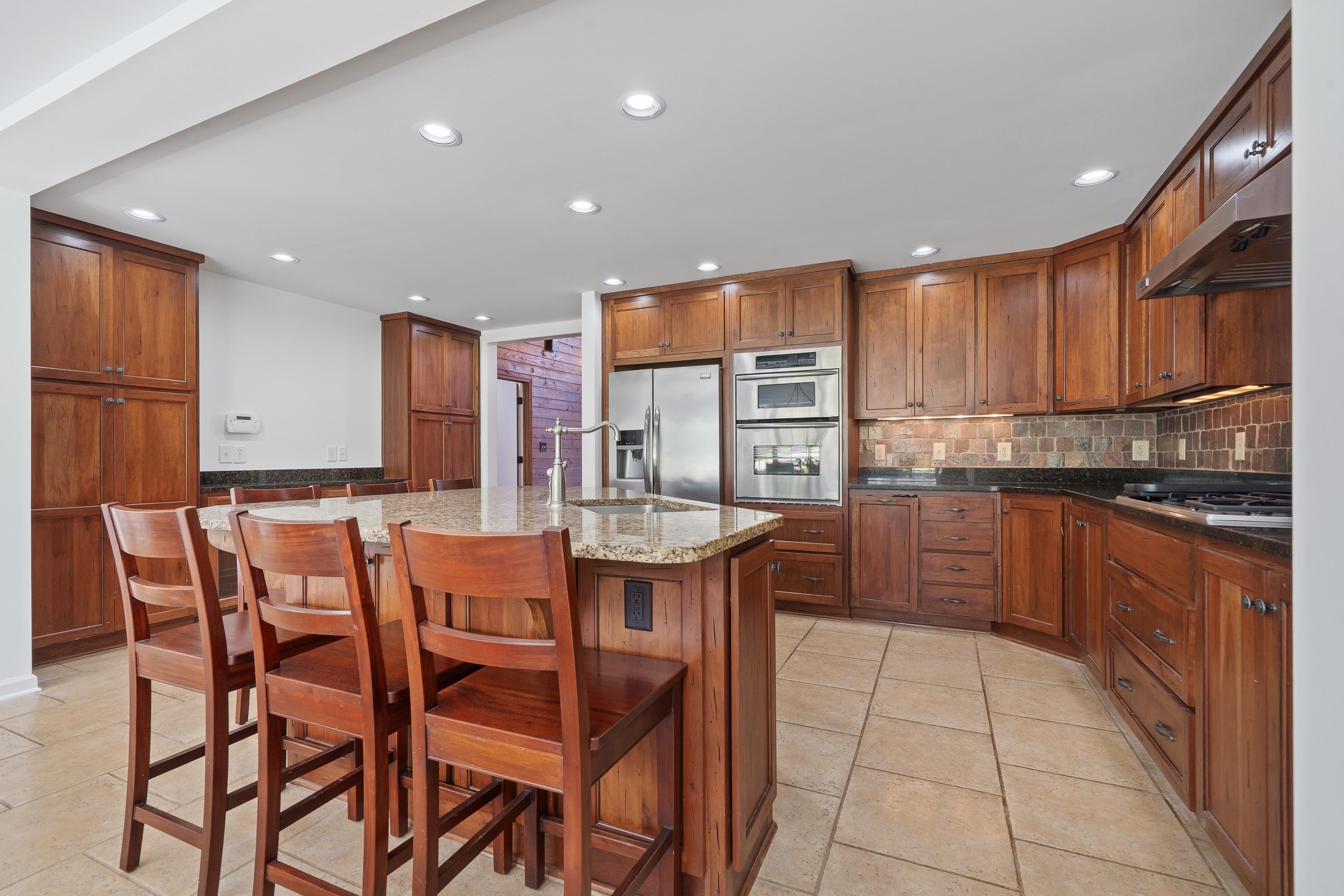 32 LILY POINT