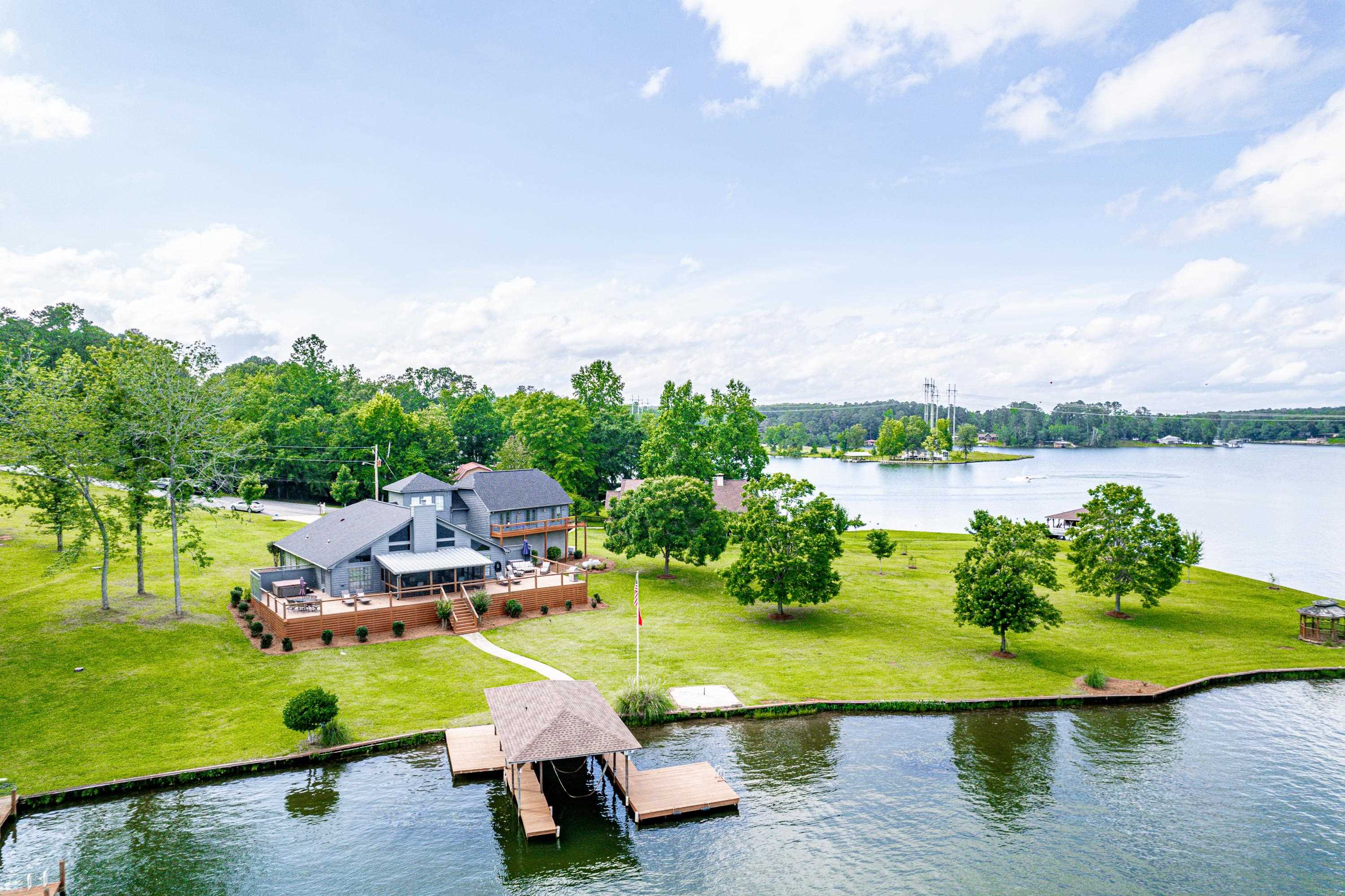 32 LILY POINT