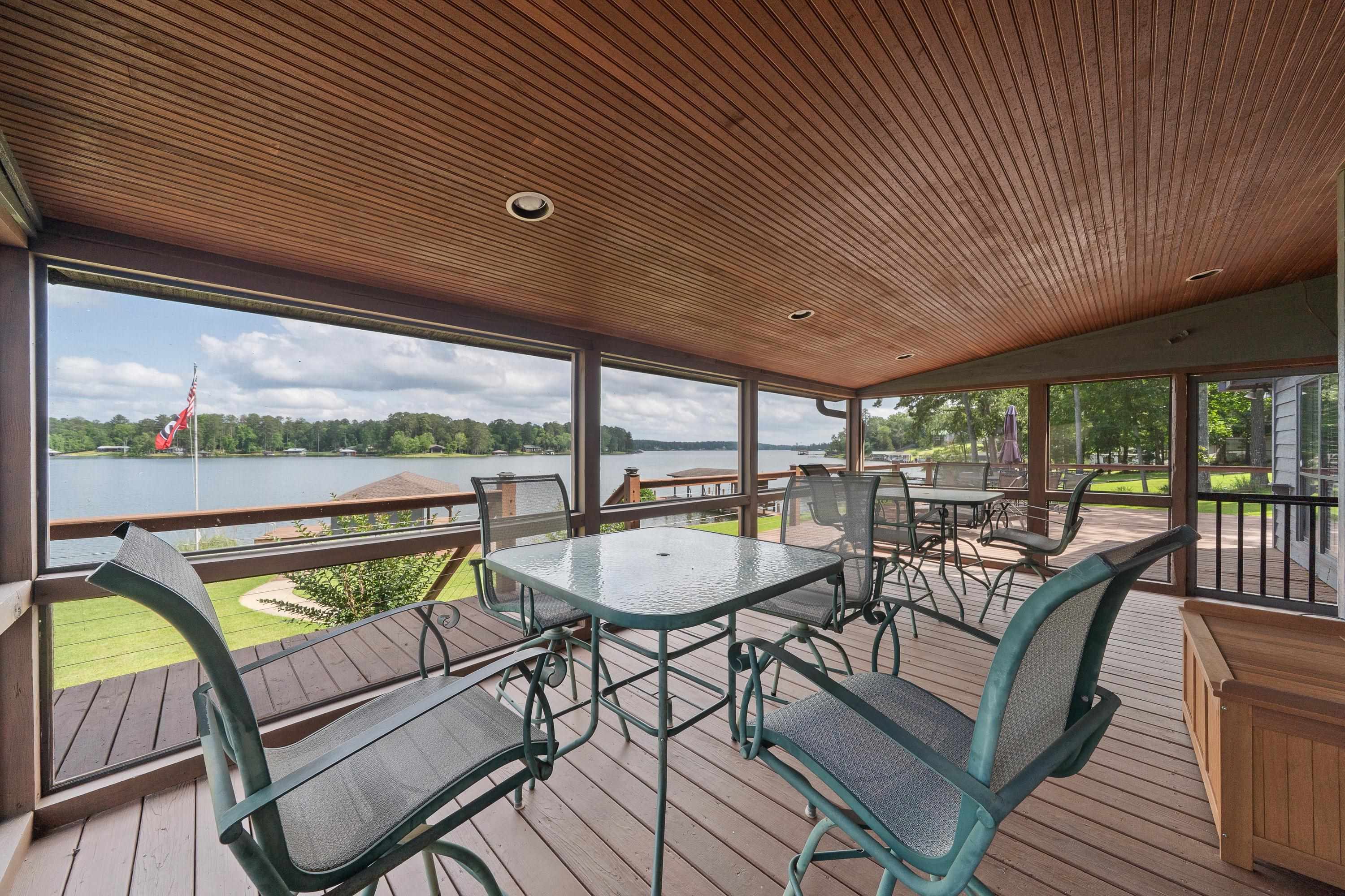 32 LILY POINT