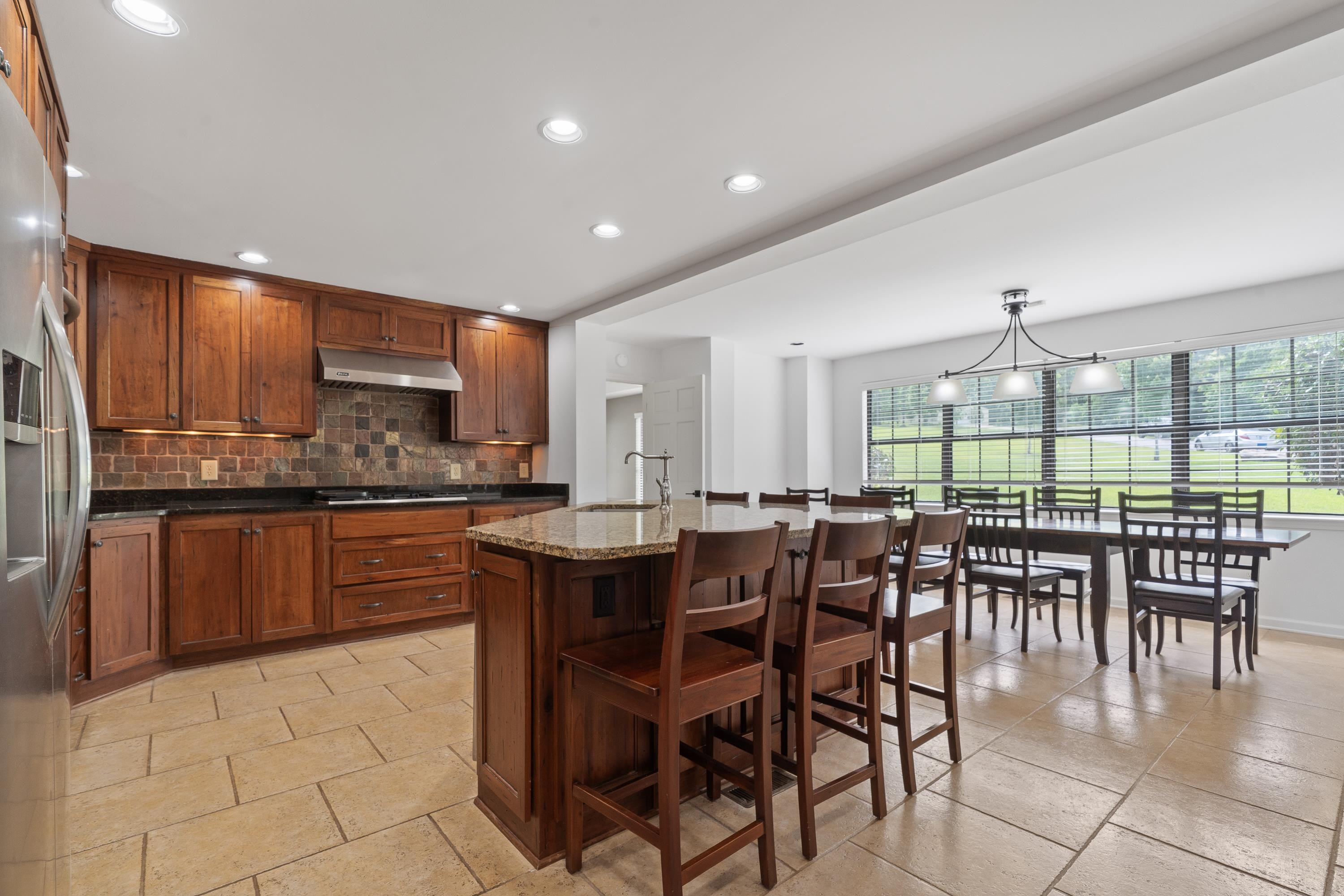 32 LILY POINT