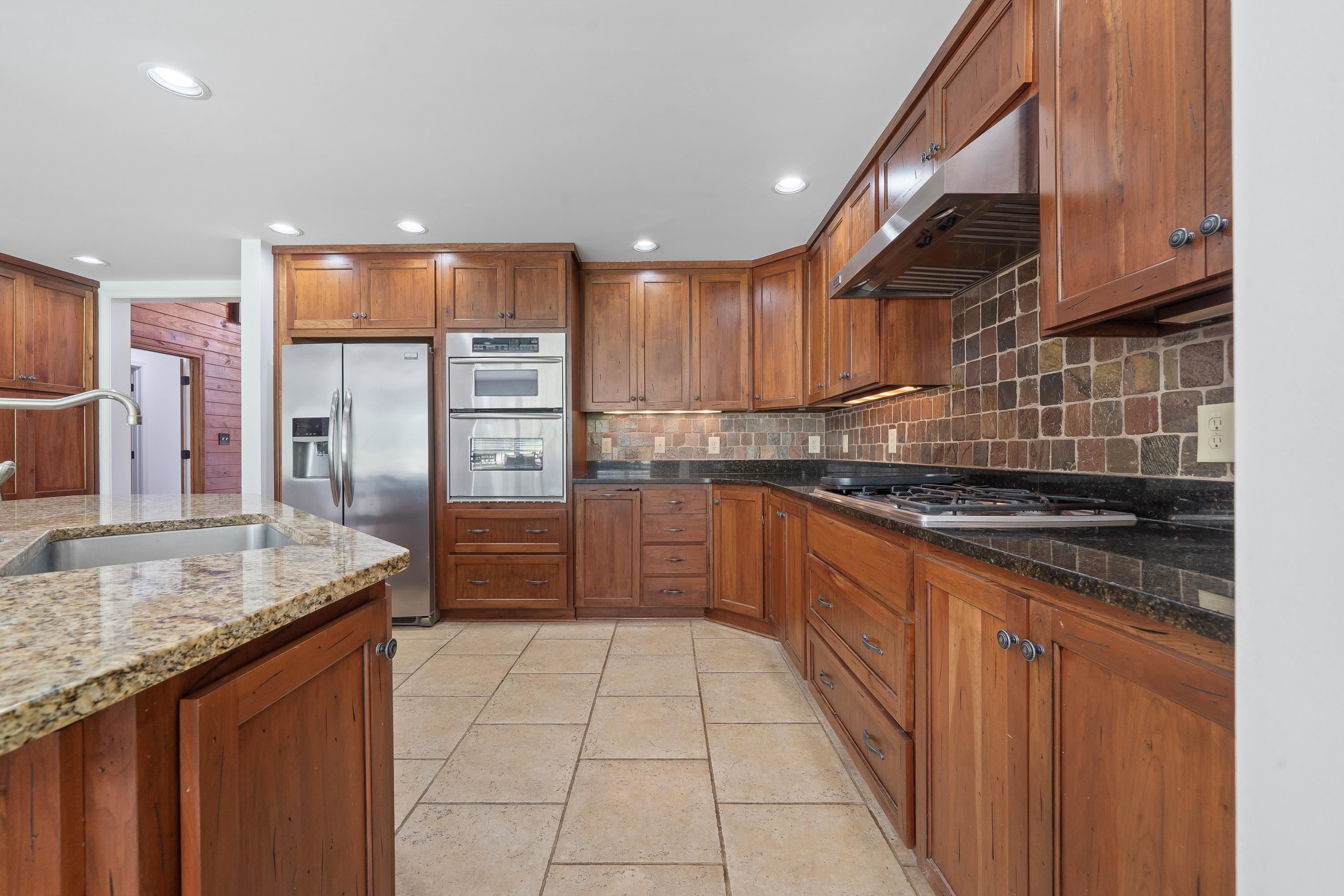 32 LILY POINT