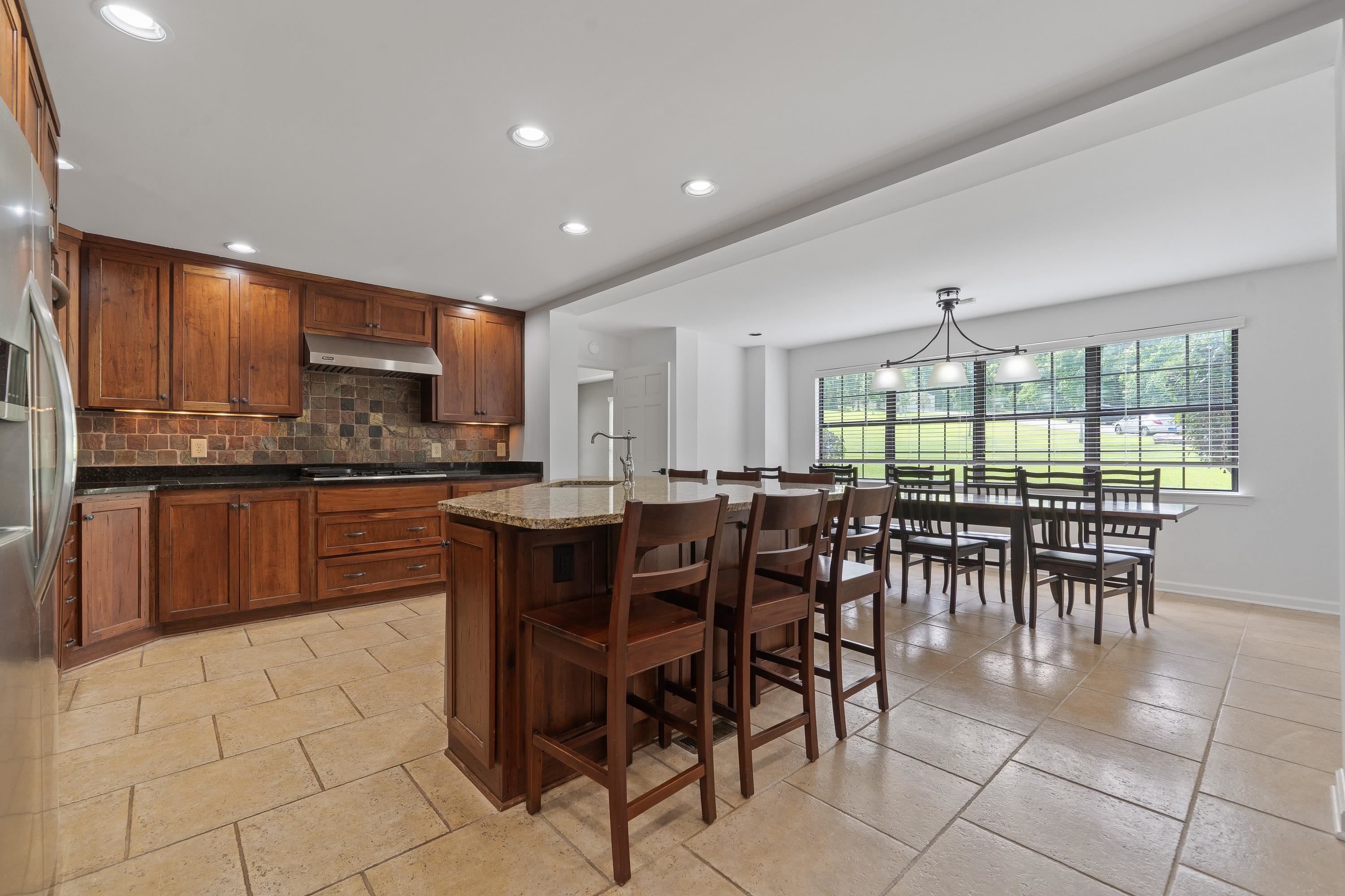 32 LILY POINT