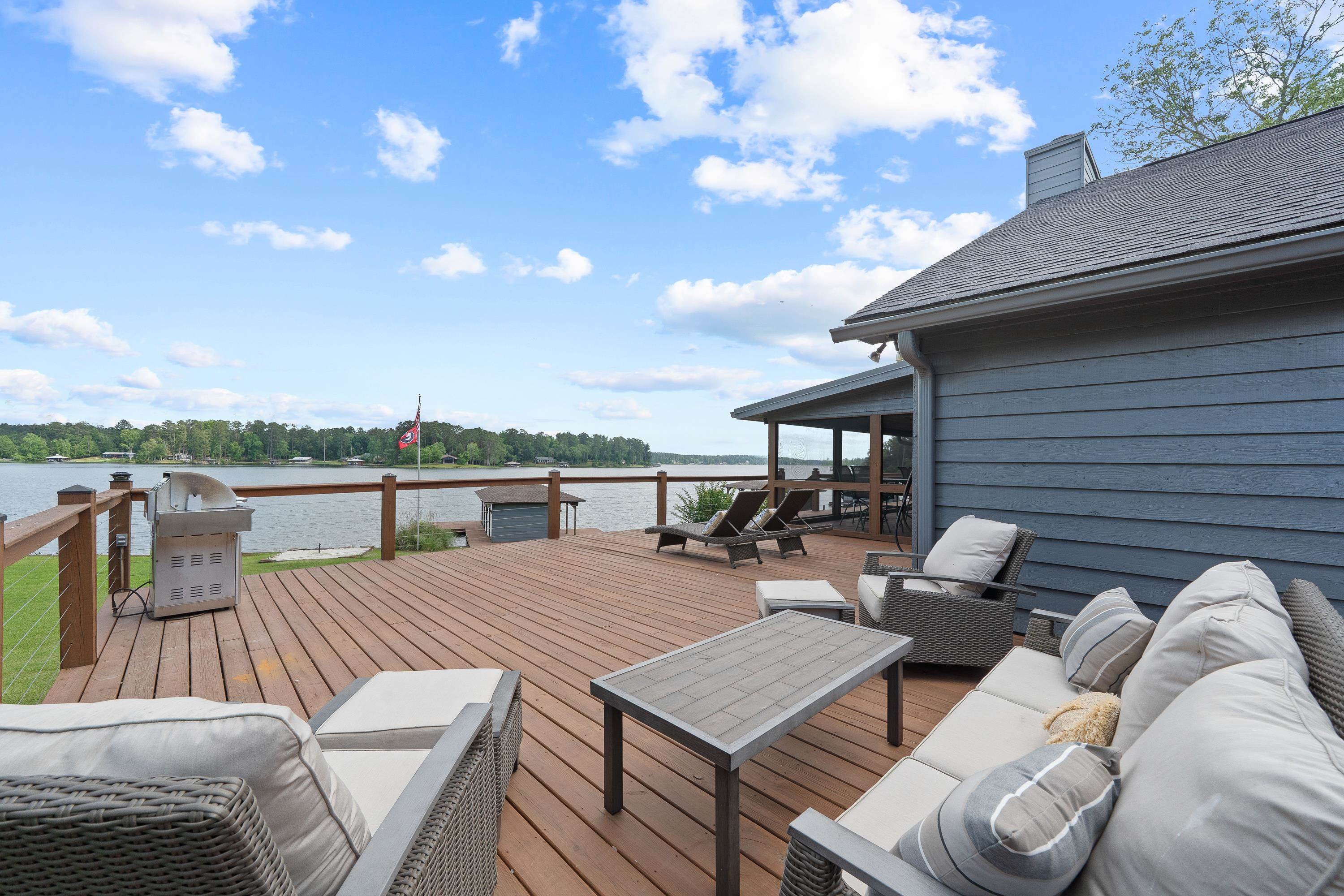 32 LILY POINT