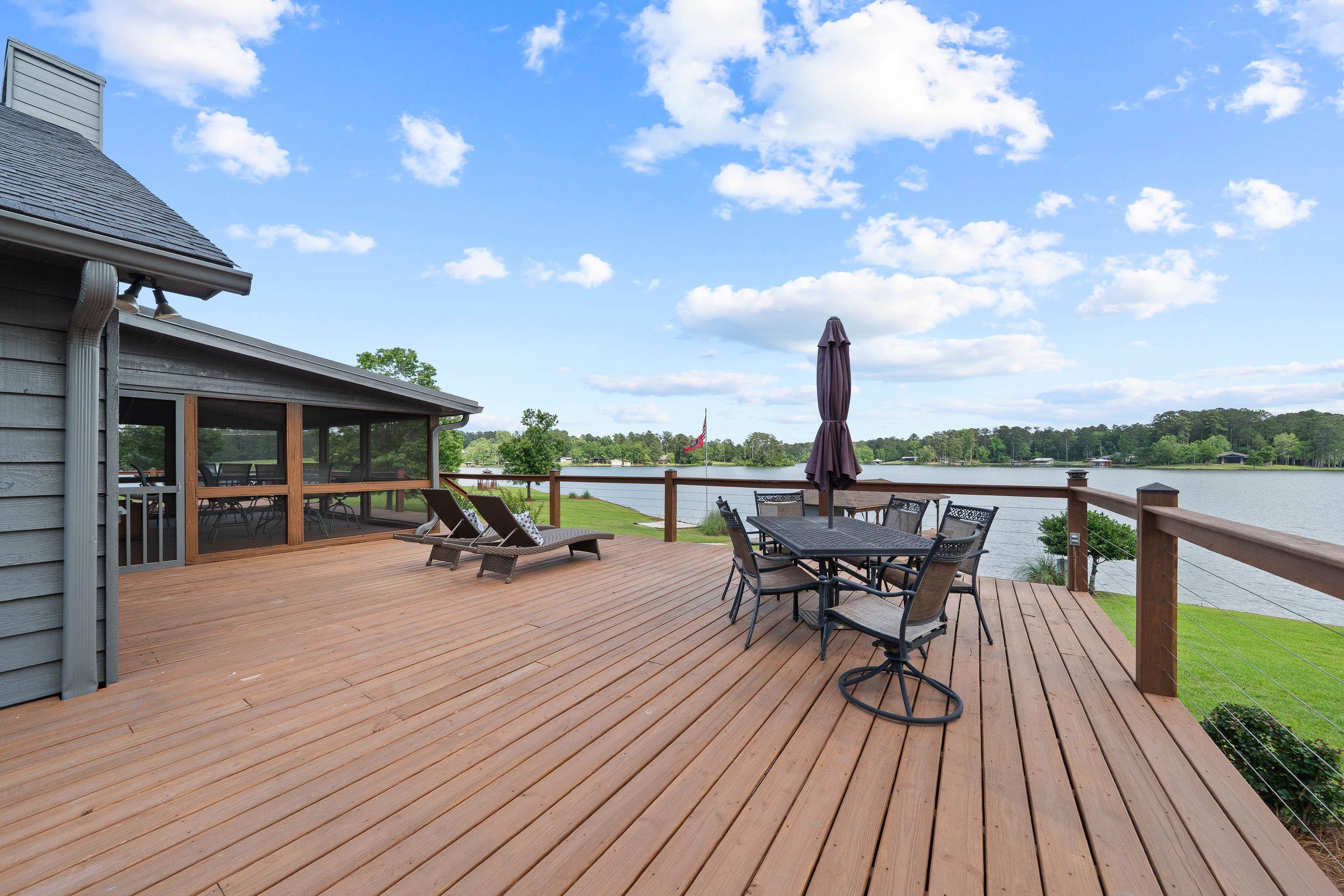 32 LILY POINT