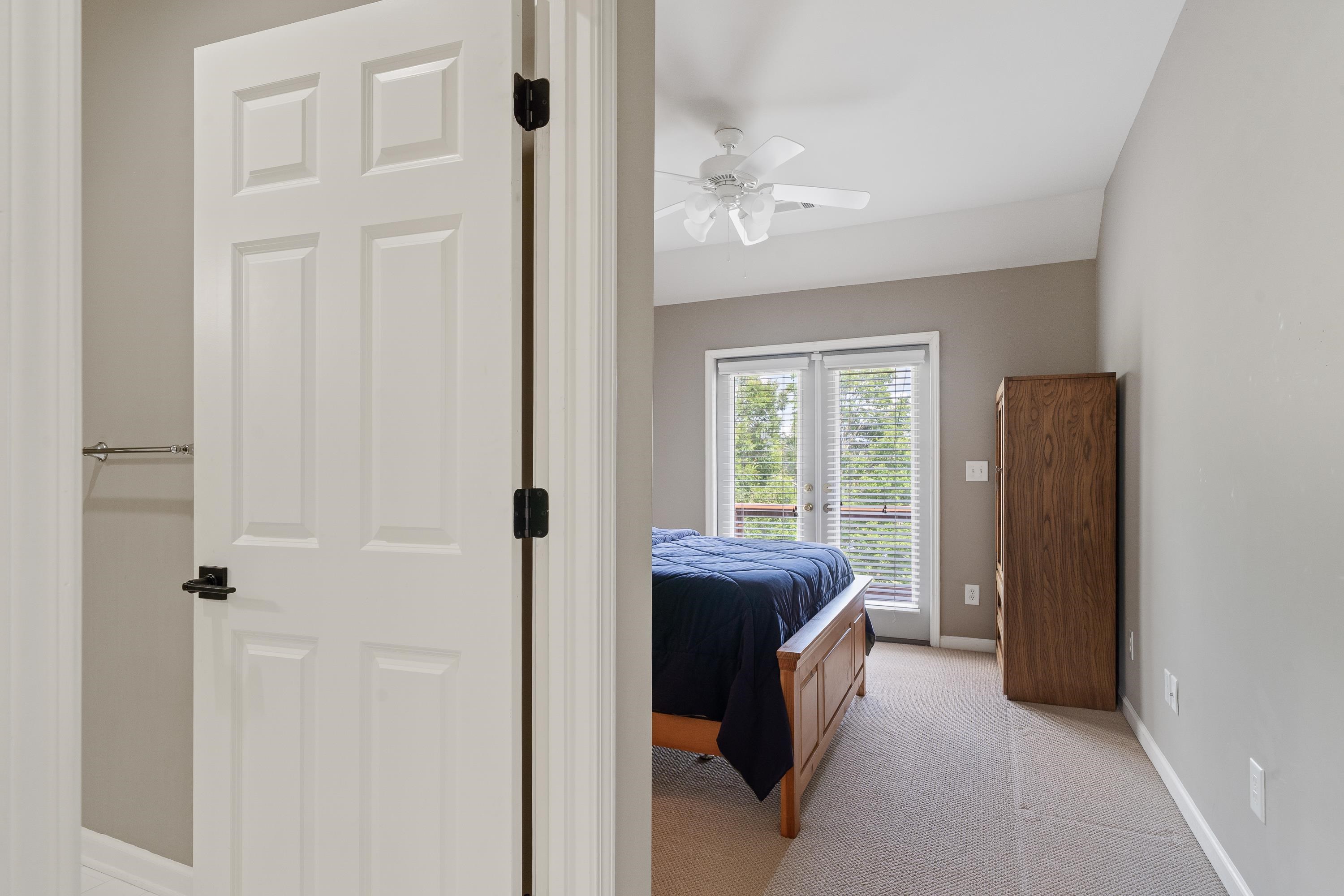 32 LILY POINT