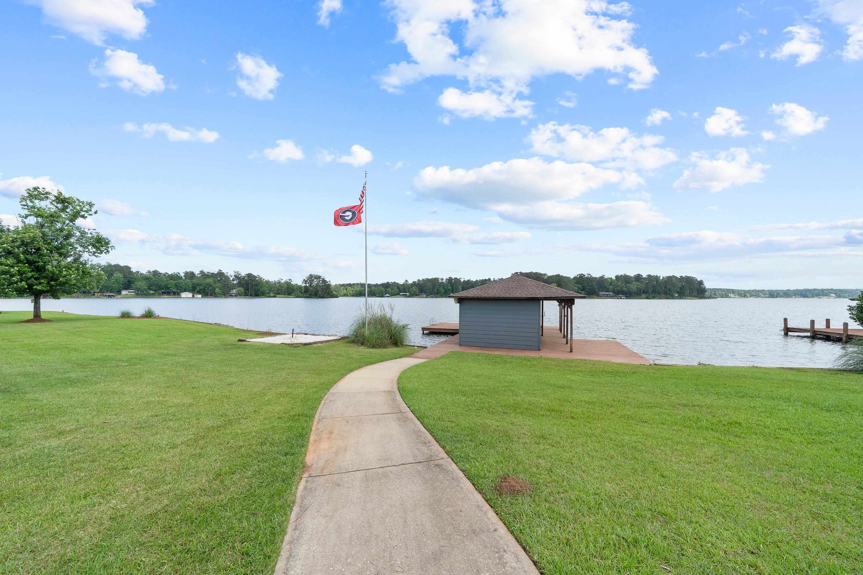 32 LILY POINT