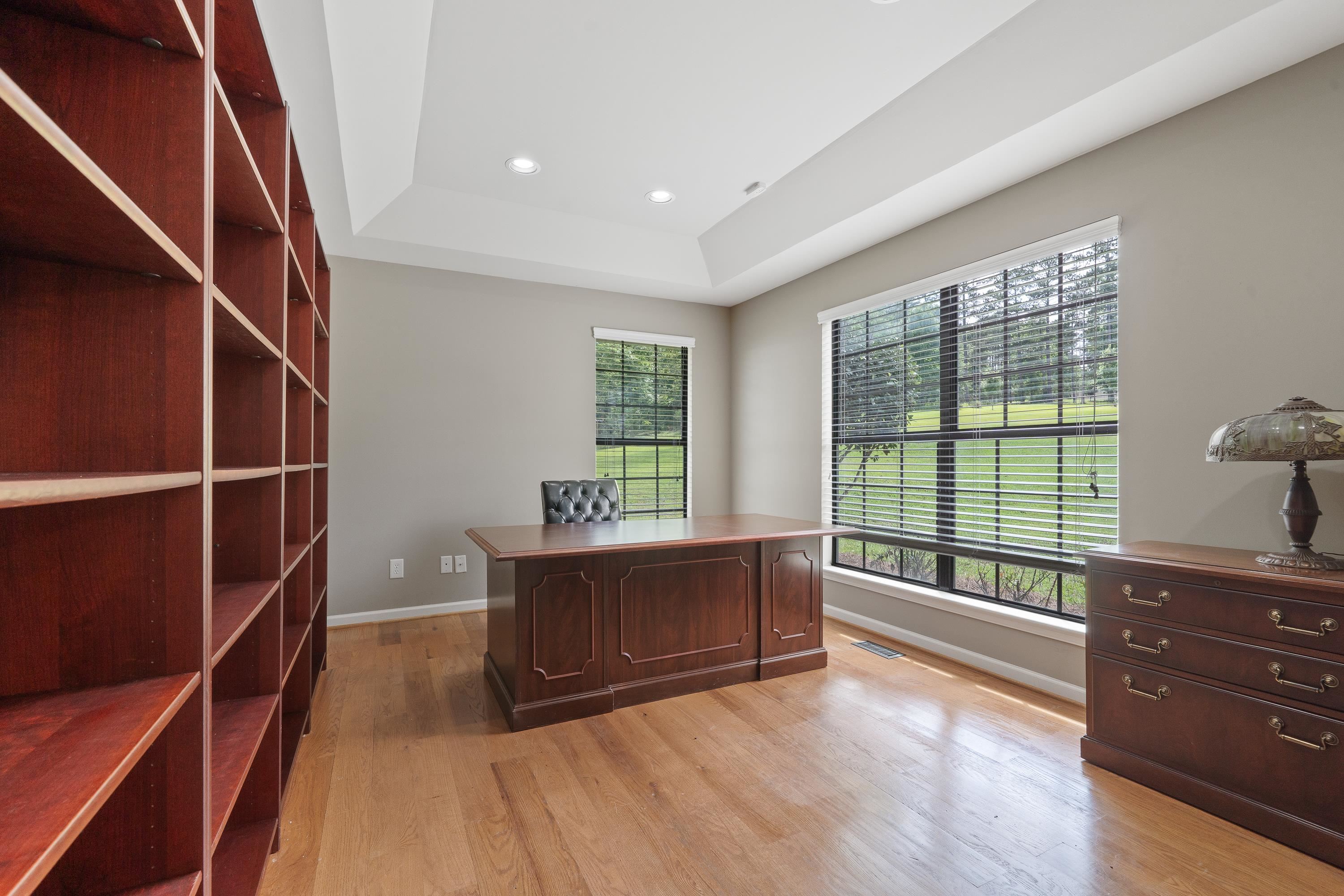 32 LILY POINT