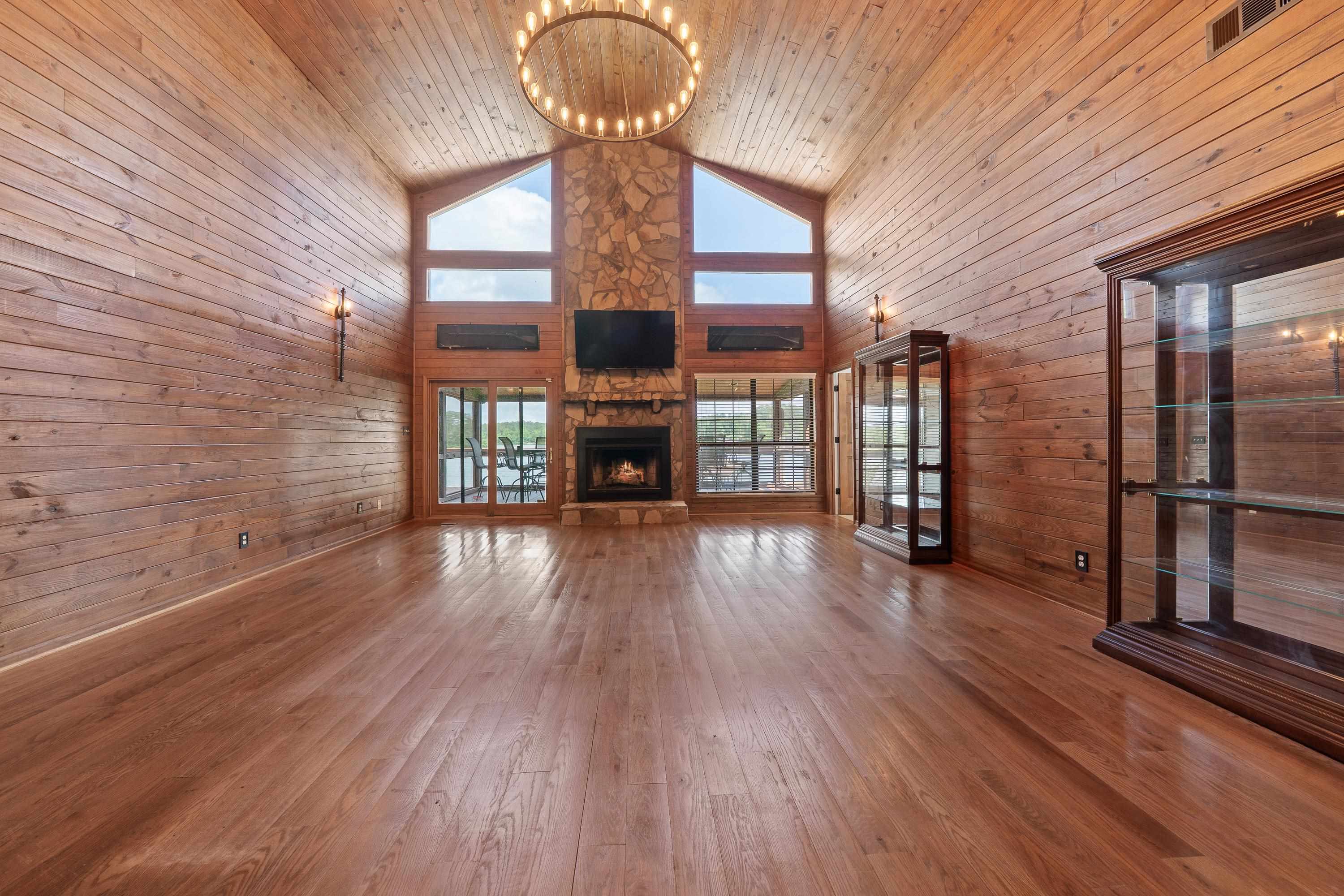 32 LILY POINT