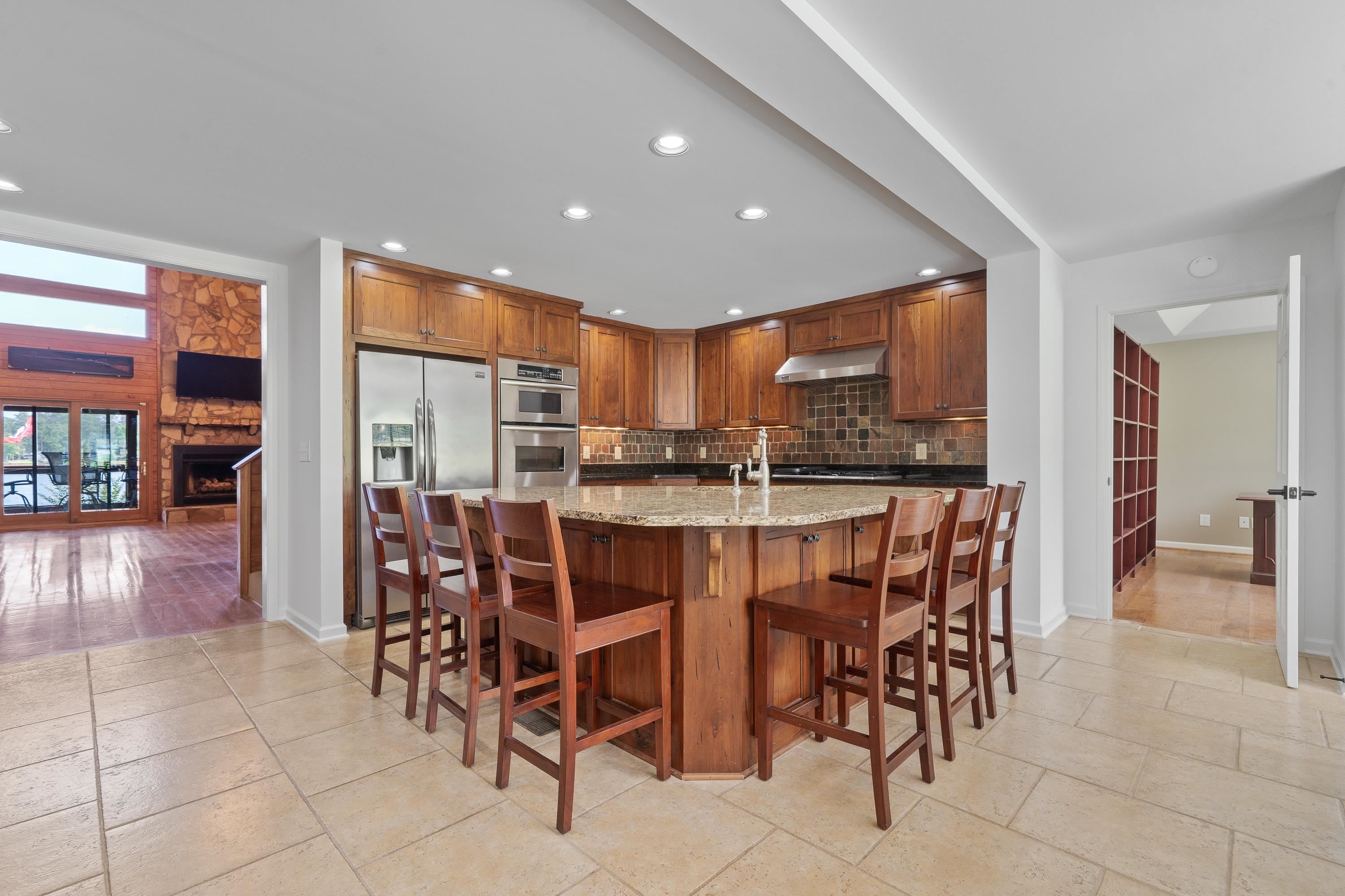 32 LILY POINT