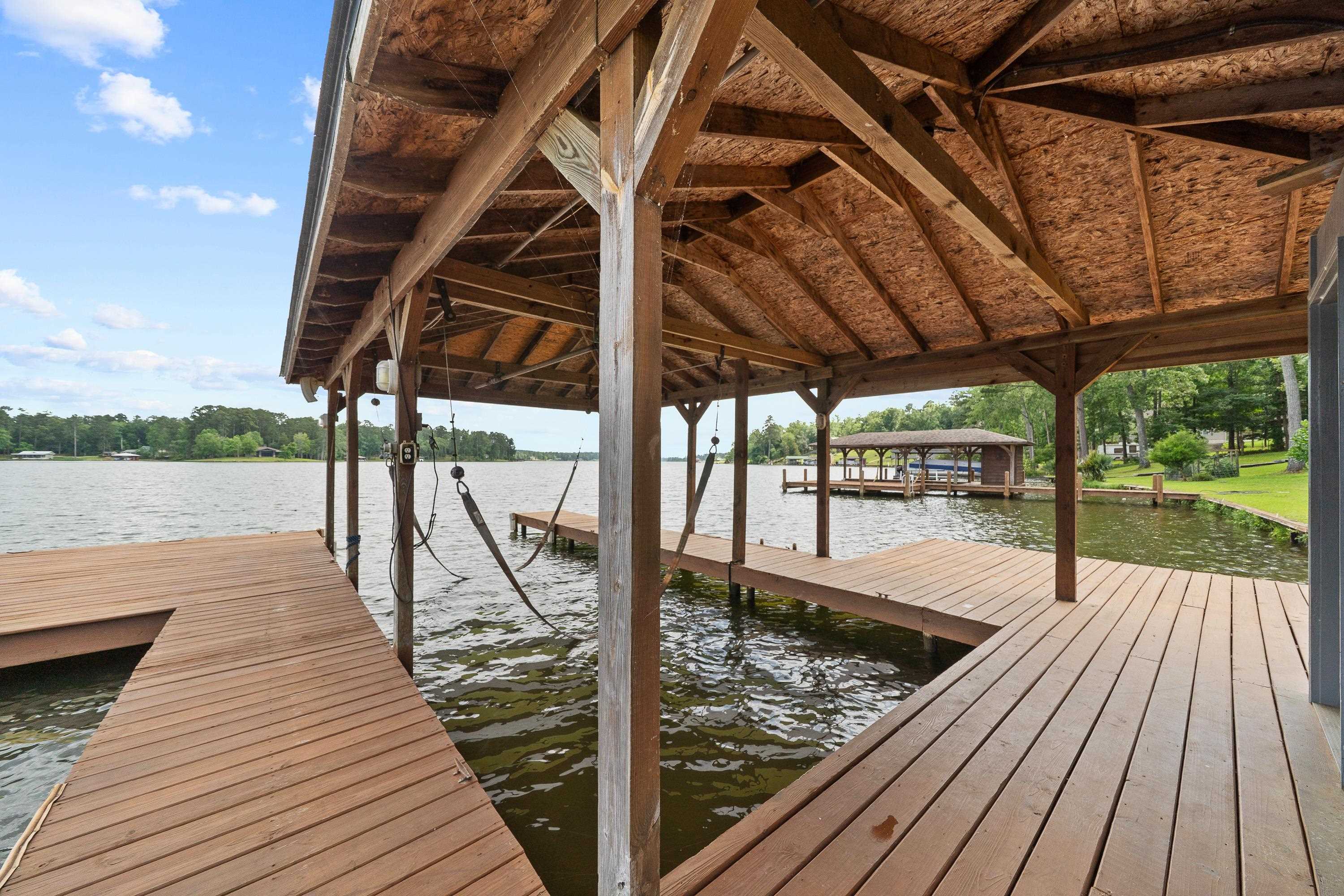 32 LILY POINT