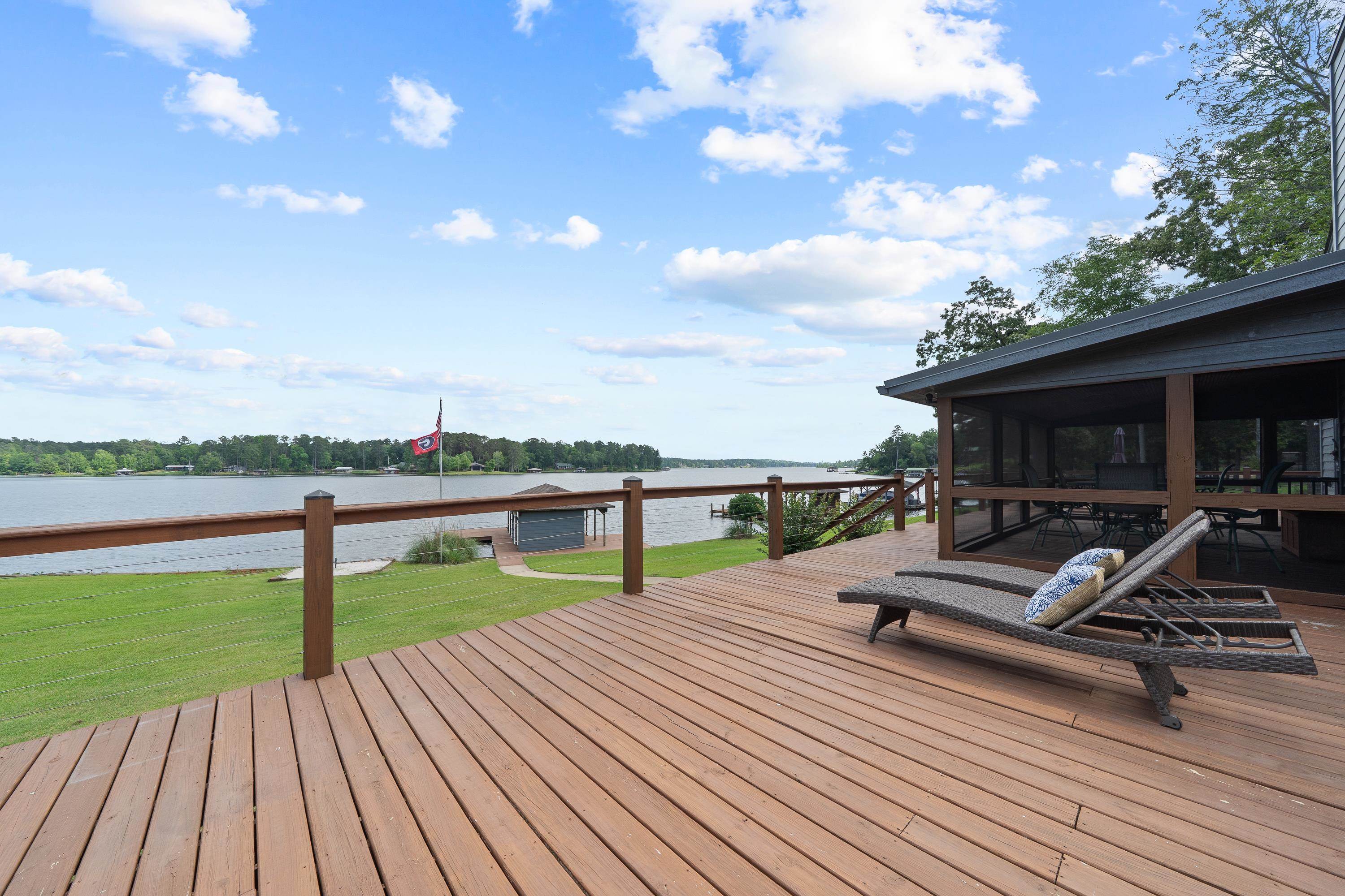 32 LILY POINT