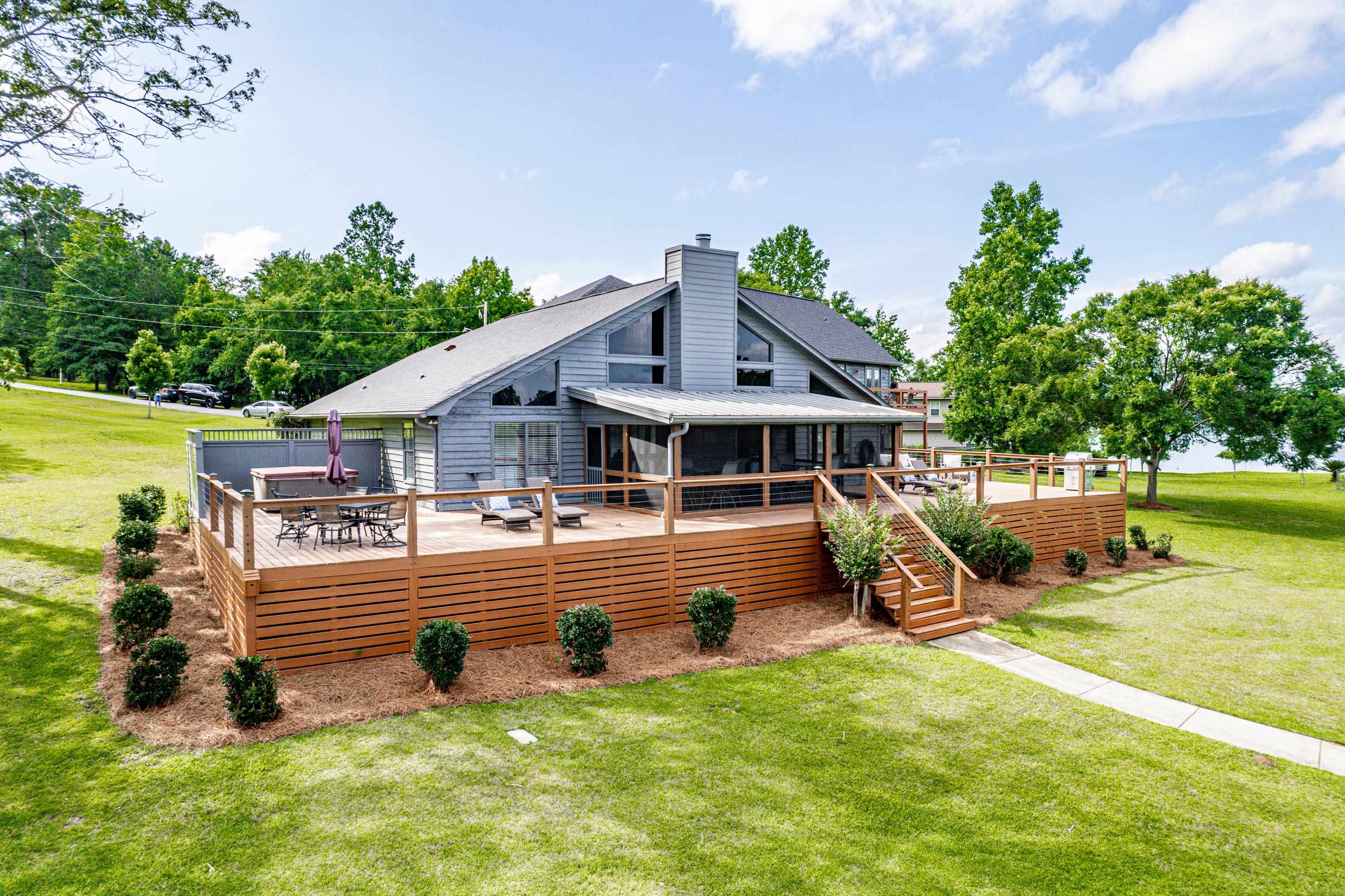32 LILY POINT