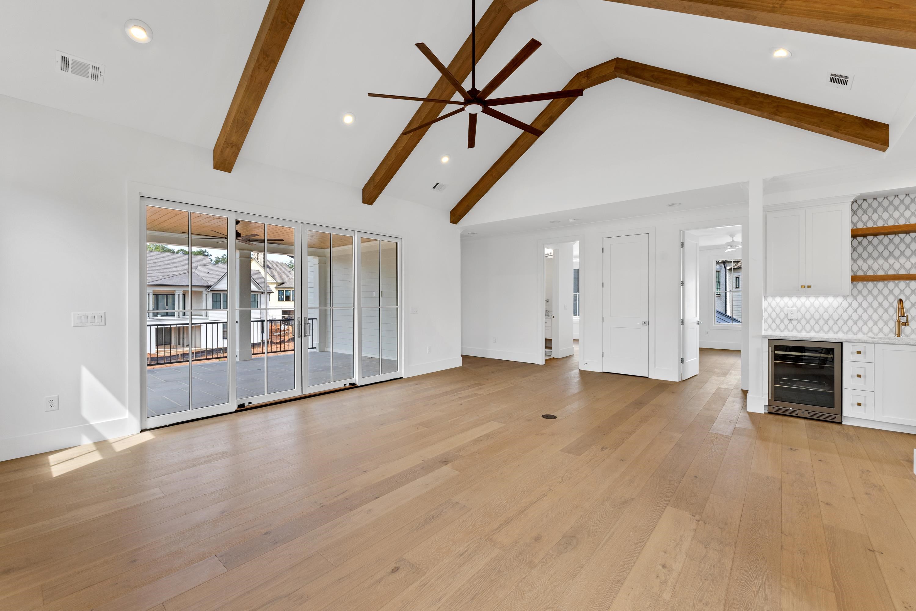 1031 LONGVIEW COMMONS