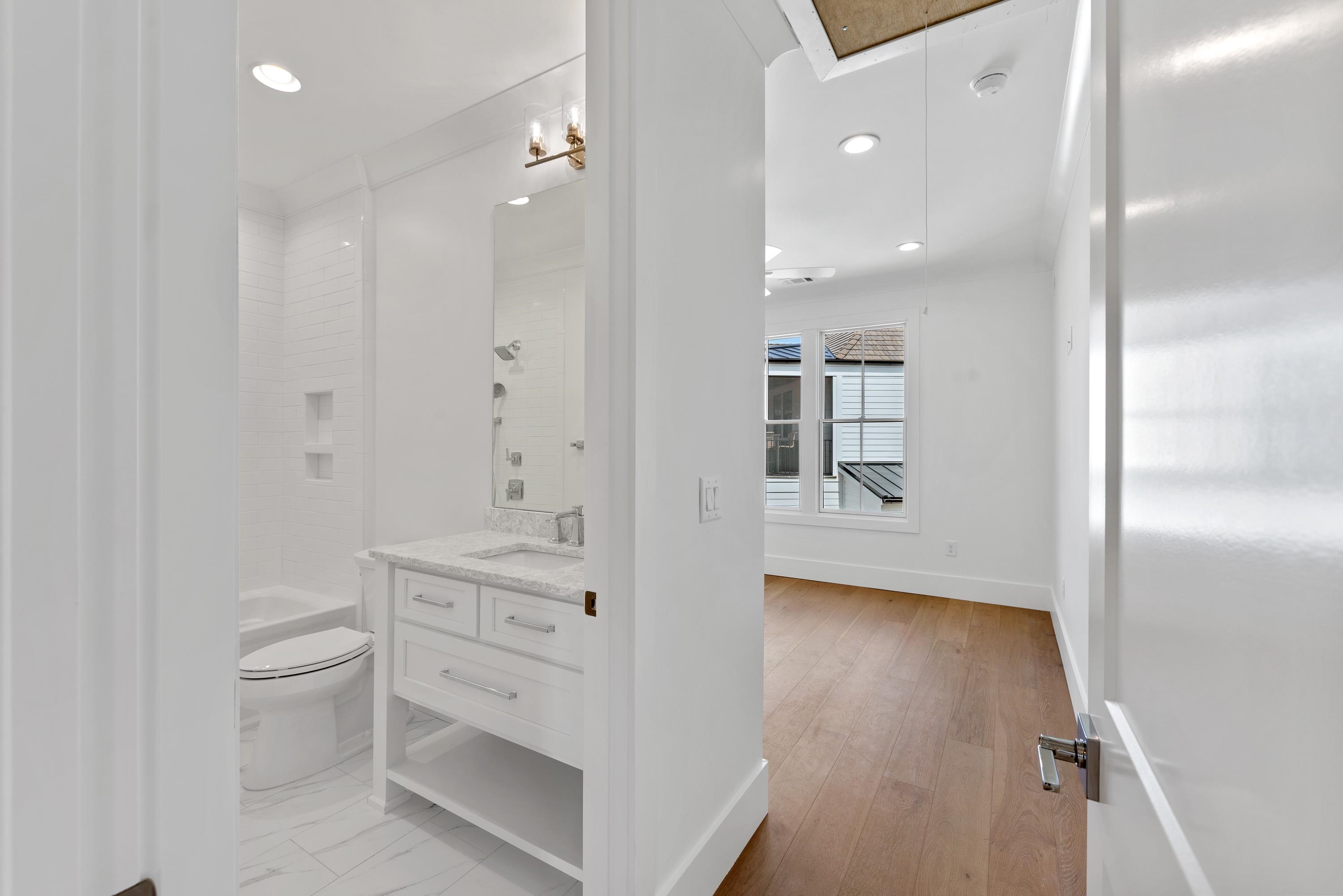 1031 LONGVIEW COMMONS
