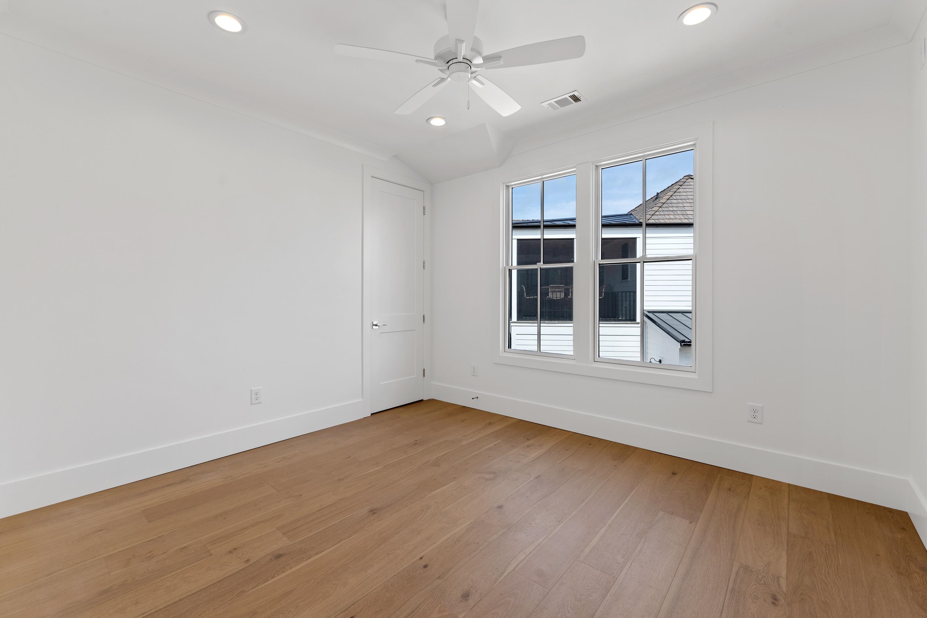 1031 LONGVIEW COMMONS