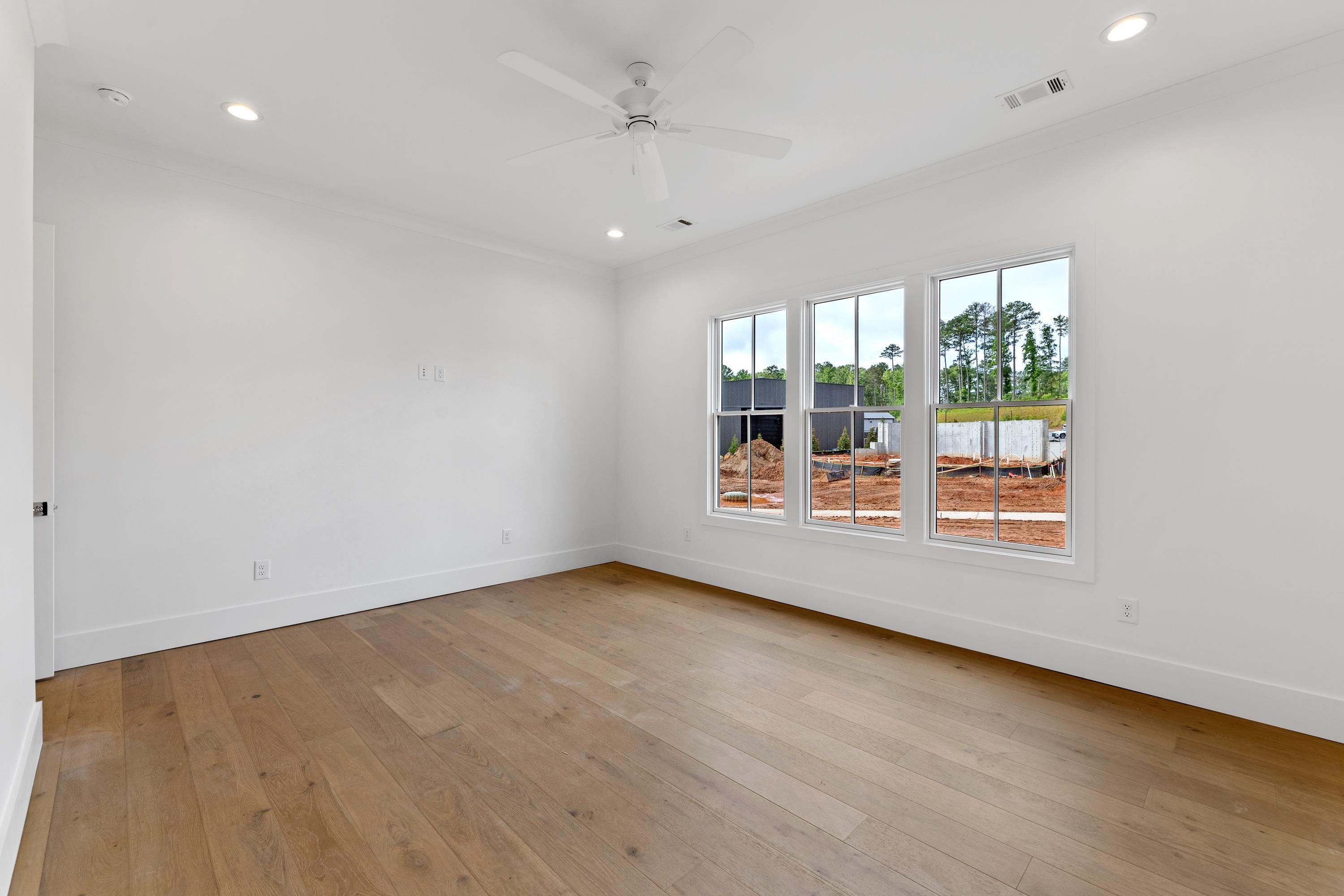 1031 LONGVIEW COMMONS