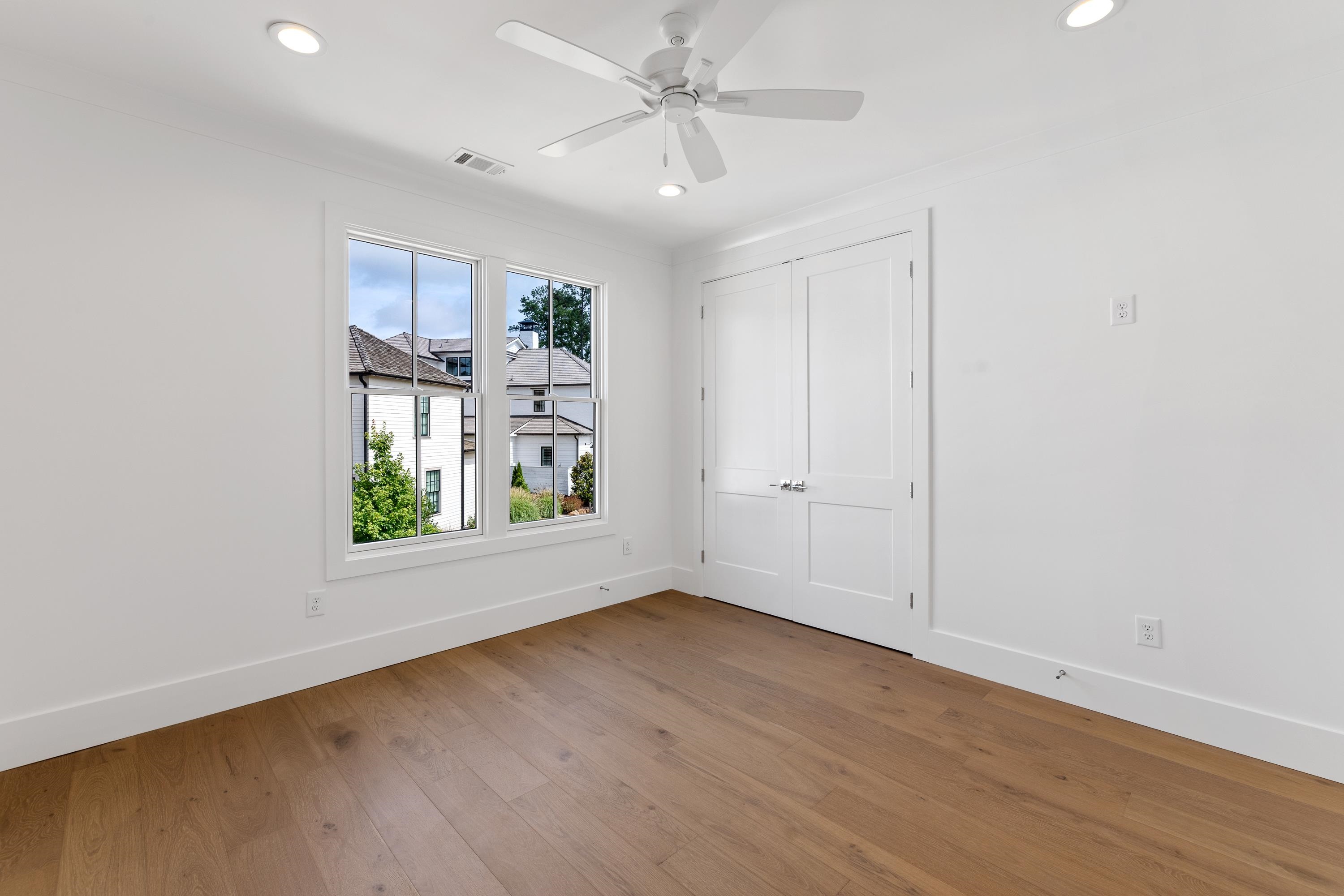 1031 LONGVIEW COMMONS