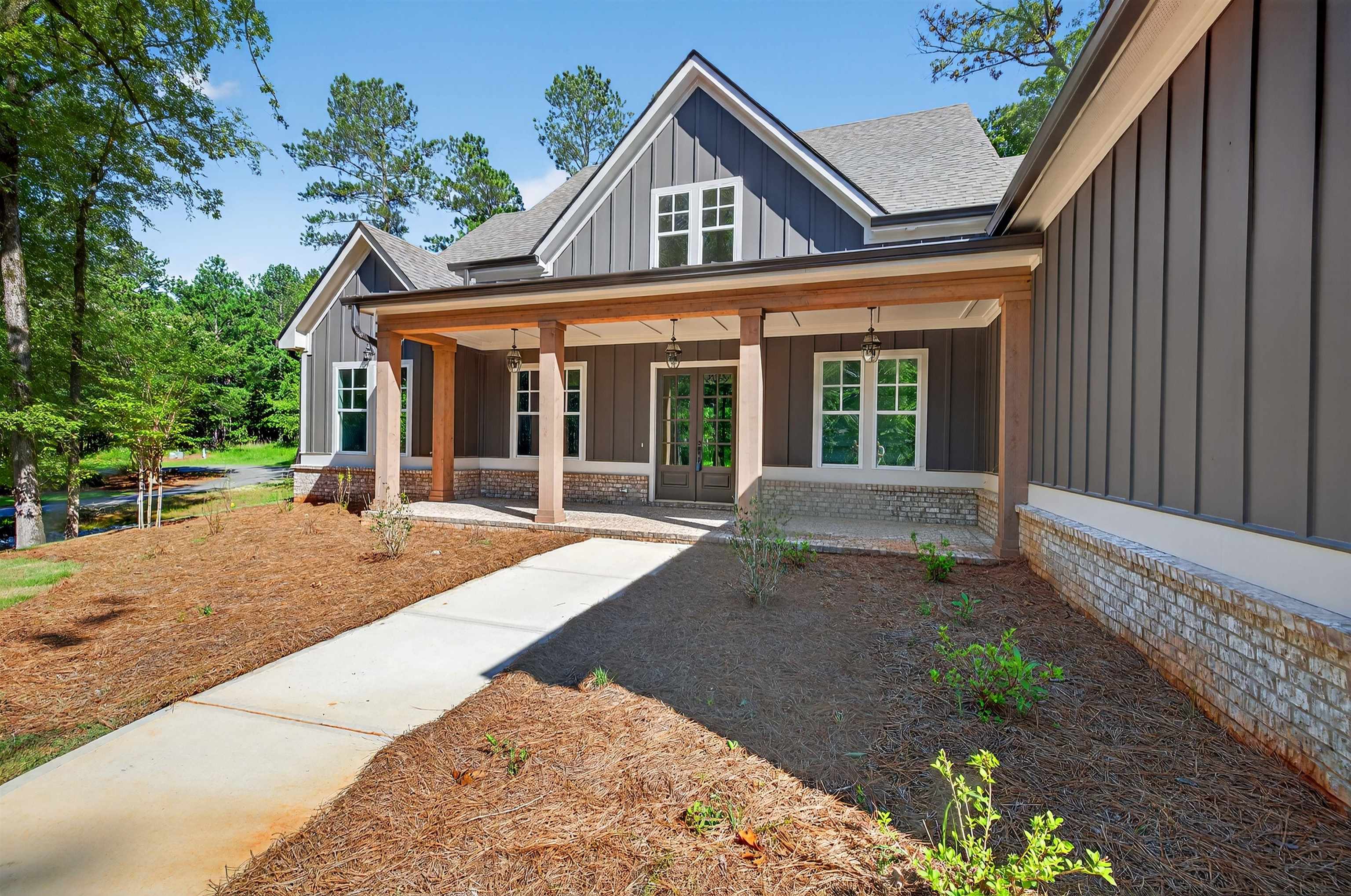 1011 PEACHTREE COURT