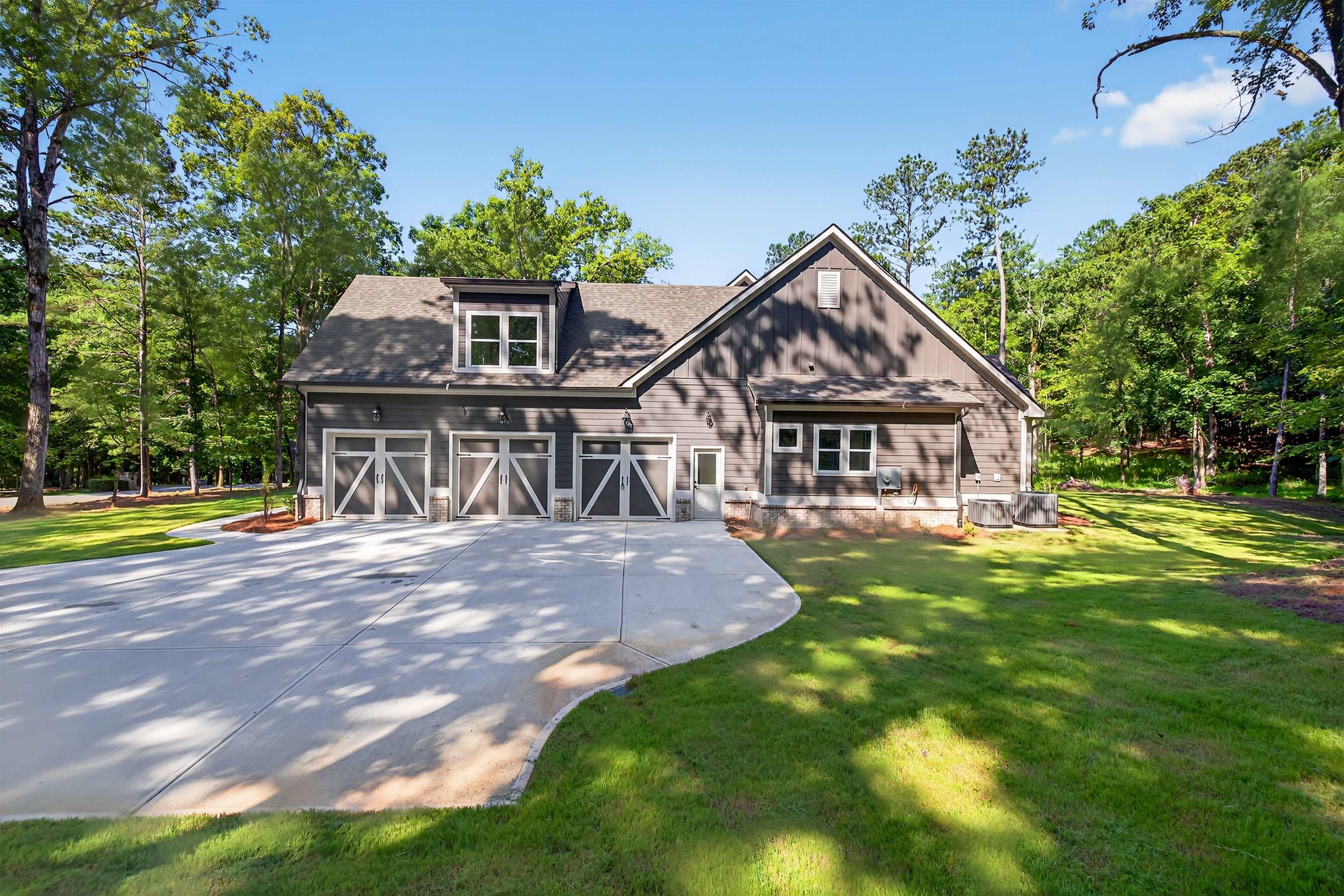 1011 PEACHTREE COURT