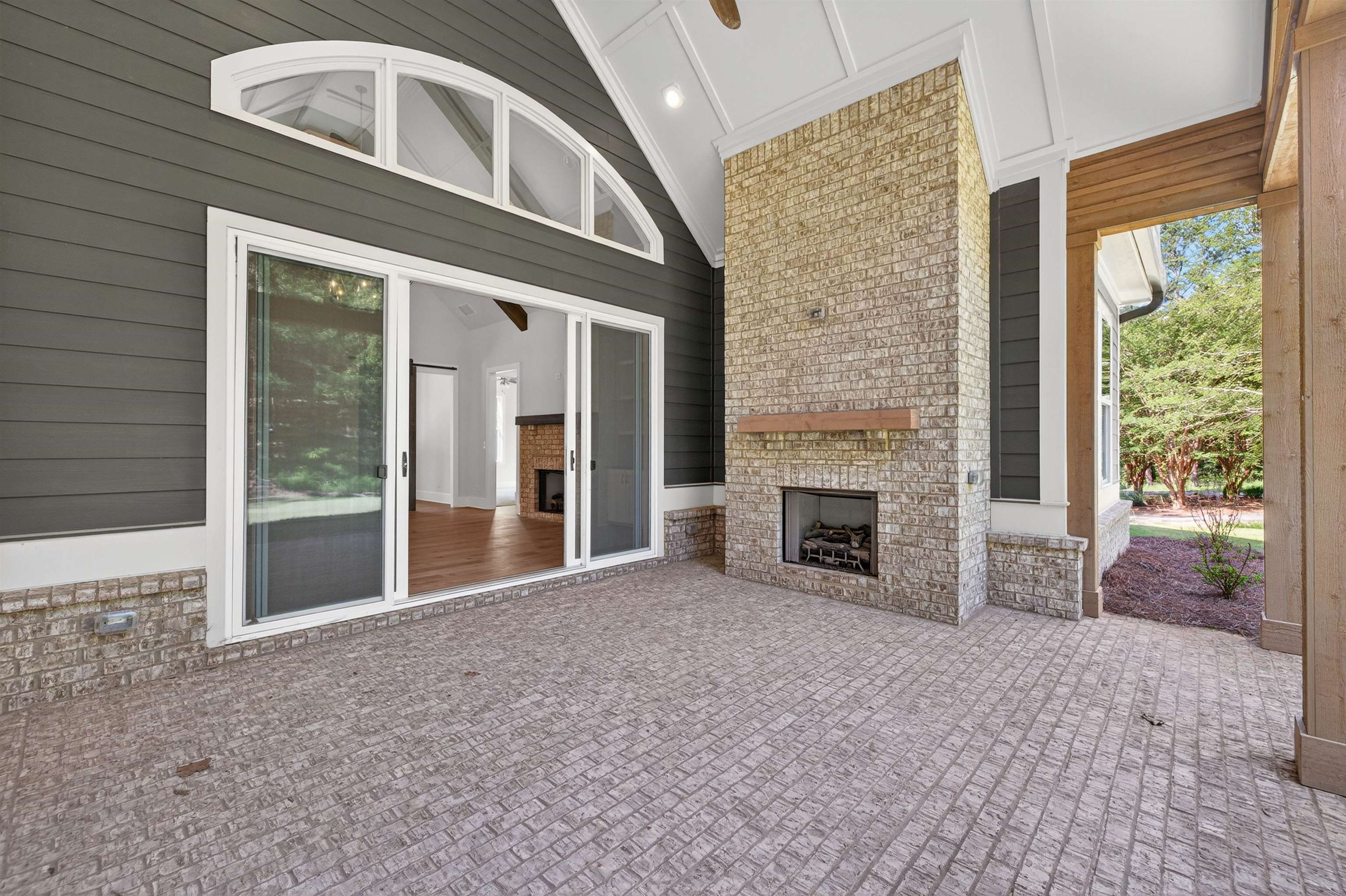1011 PEACHTREE COURT