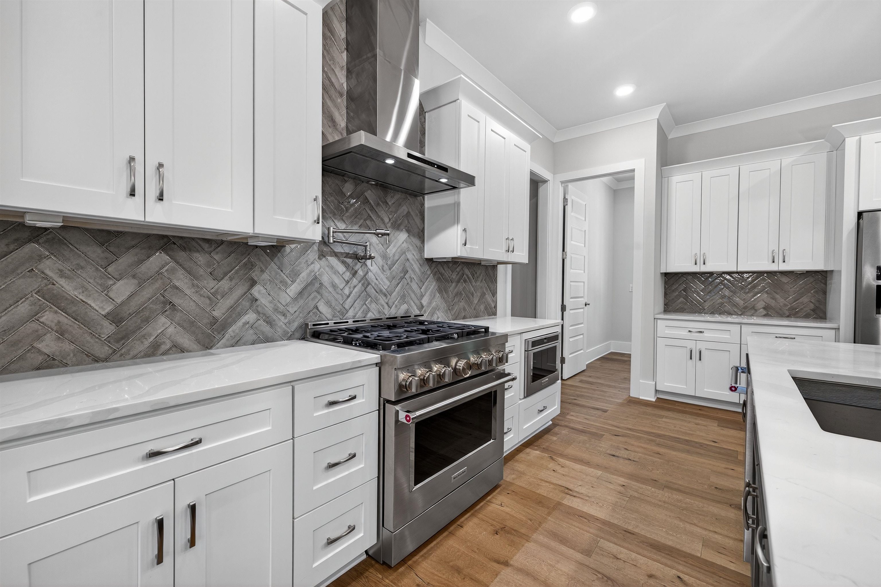 1011 PEACHTREE COURT