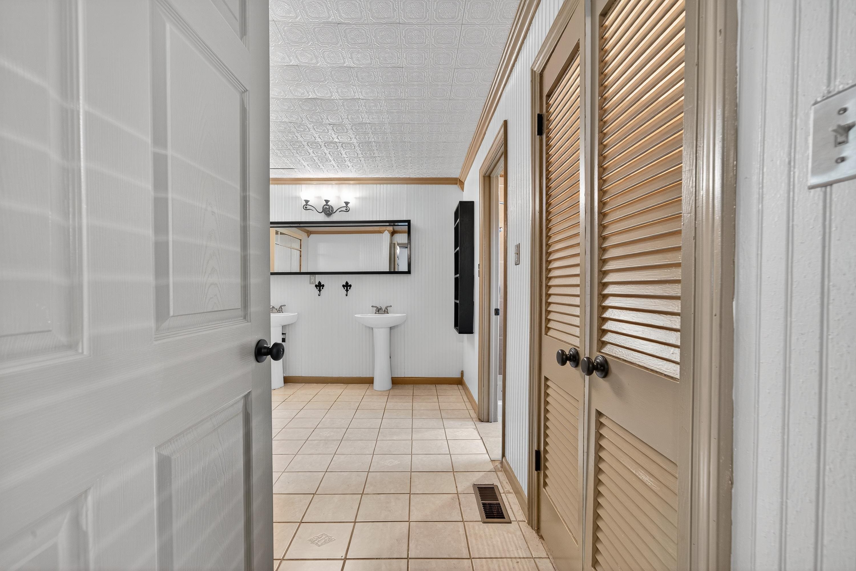 128 TURTLE COURT