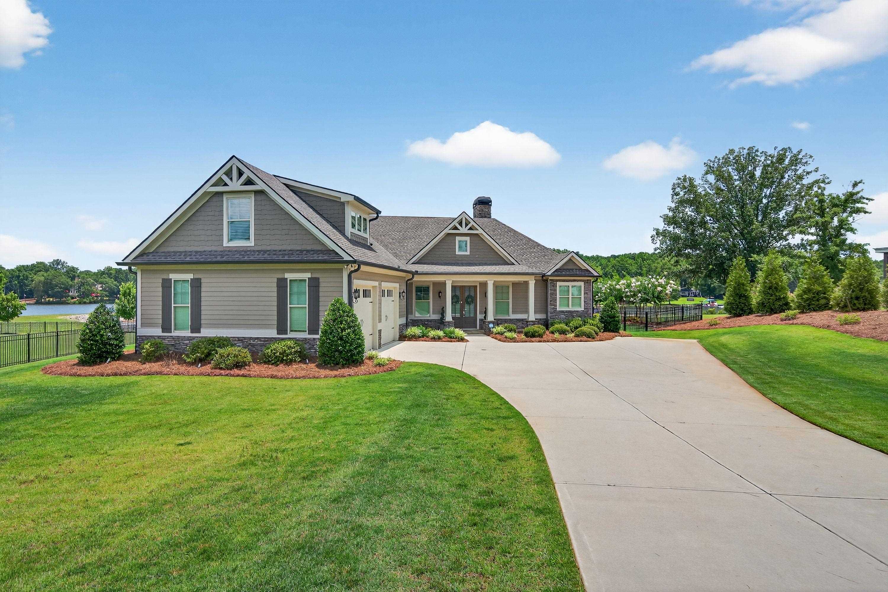160 LAKEVIEW DRIVE