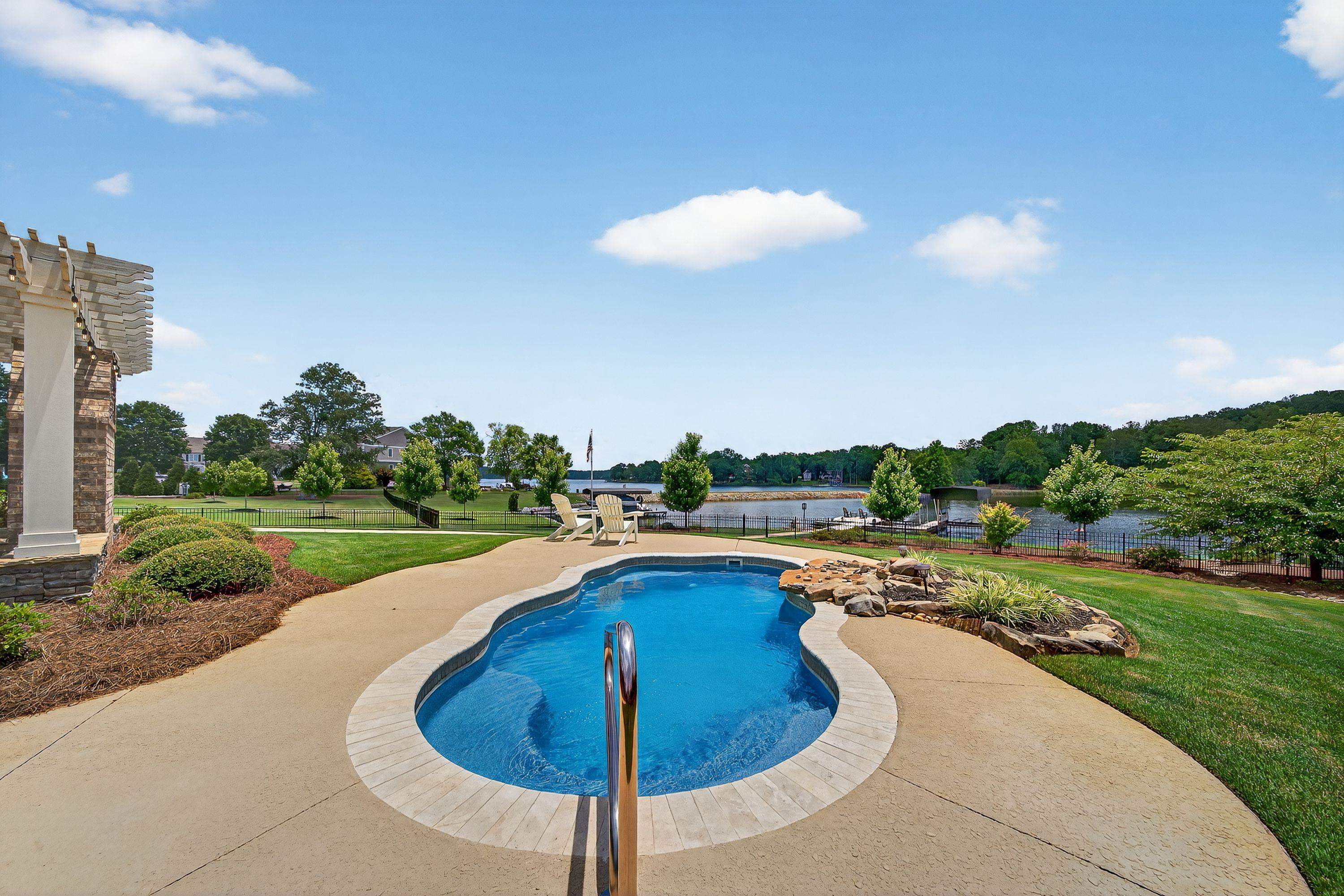 160 LAKEVIEW DRIVE