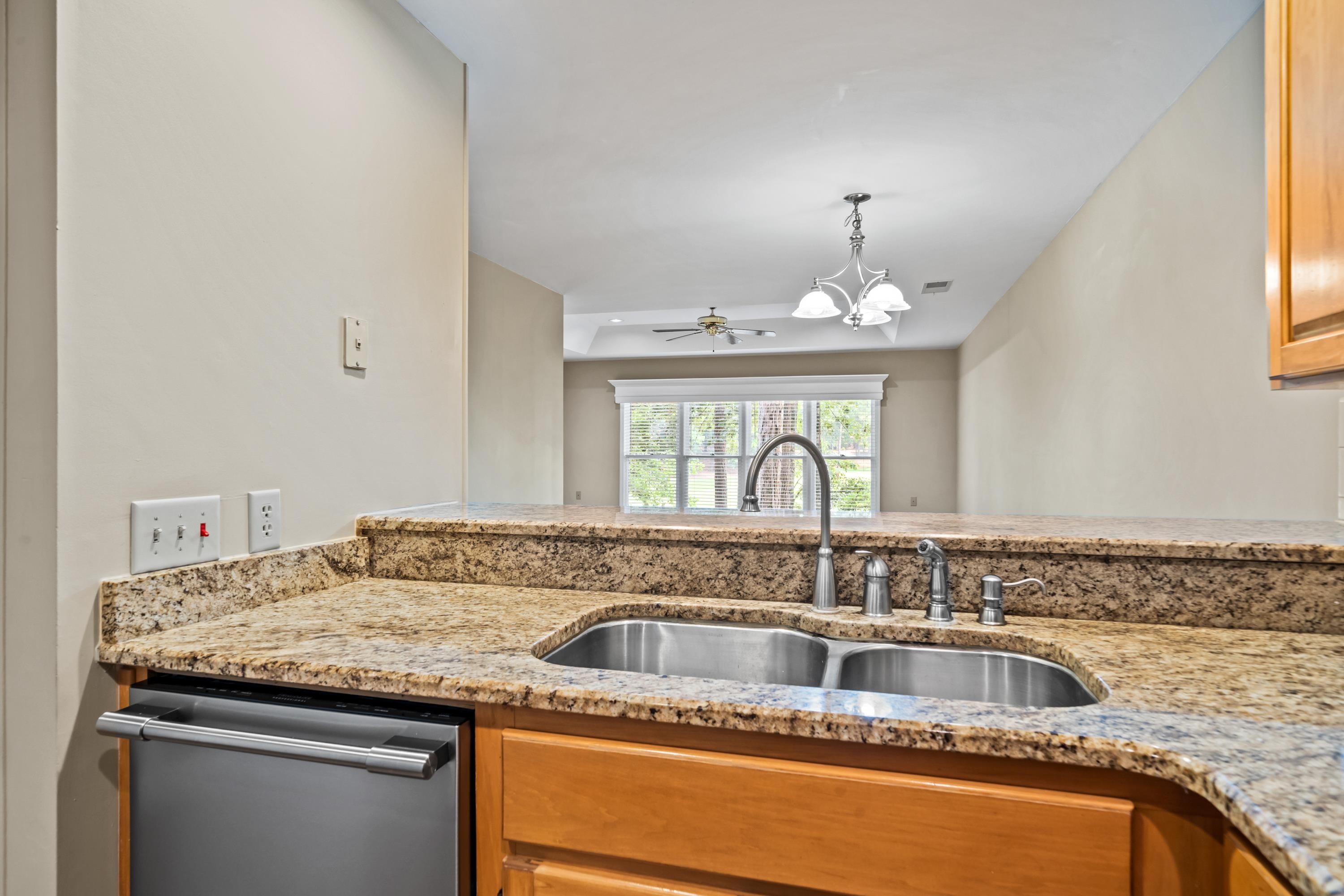 1043 B CLUB HOUSE LANE