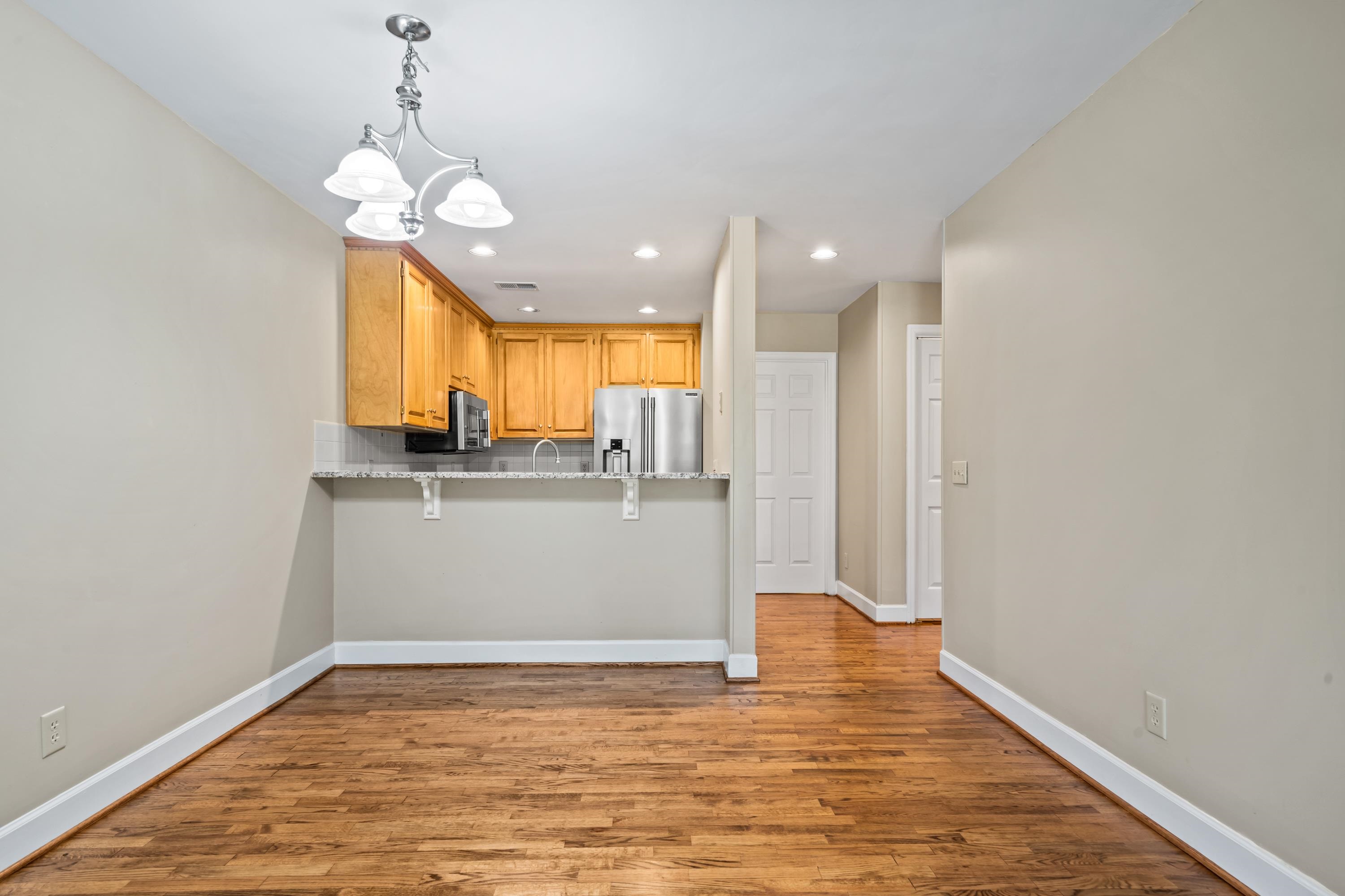 1043 B CLUB HOUSE LANE