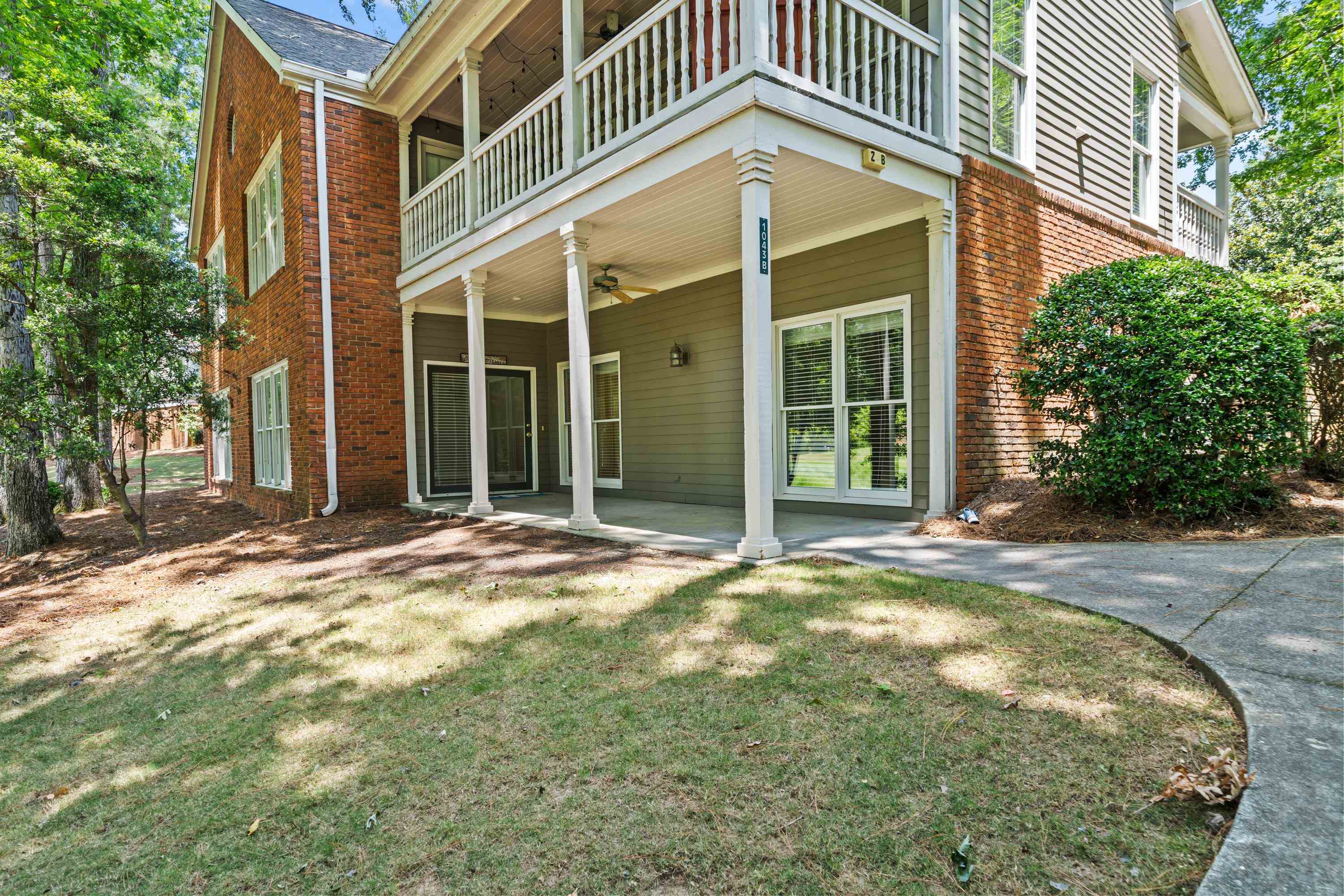 1043 B CLUB HOUSE LANE