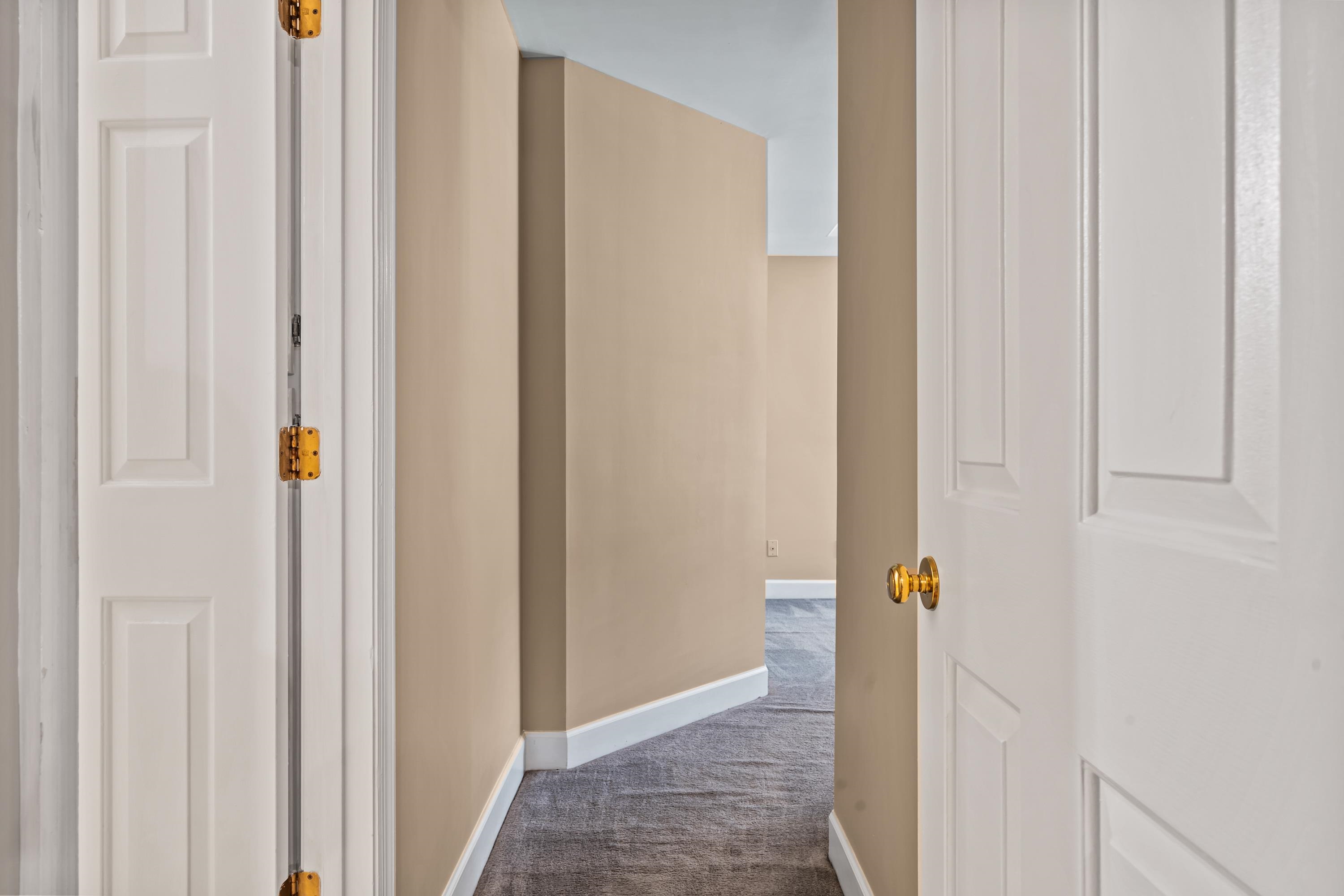 1043 B CLUB HOUSE LANE