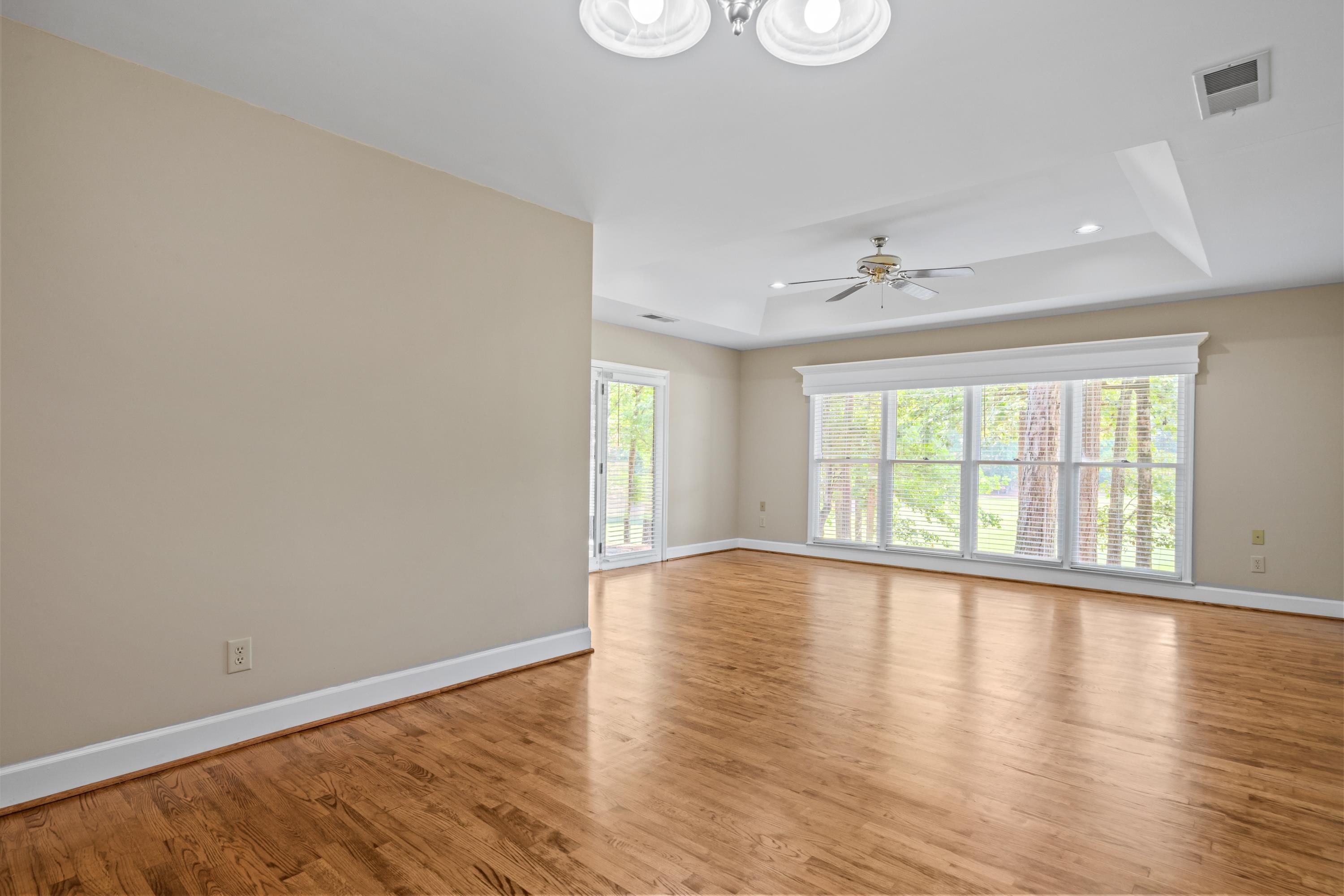 1043 B CLUB HOUSE LANE