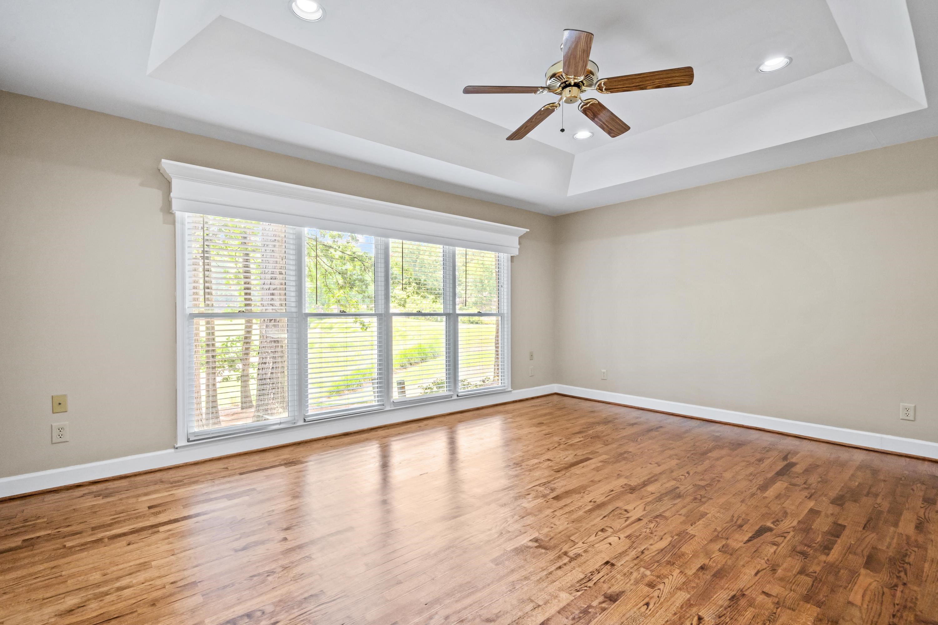 1043 B CLUB HOUSE LANE