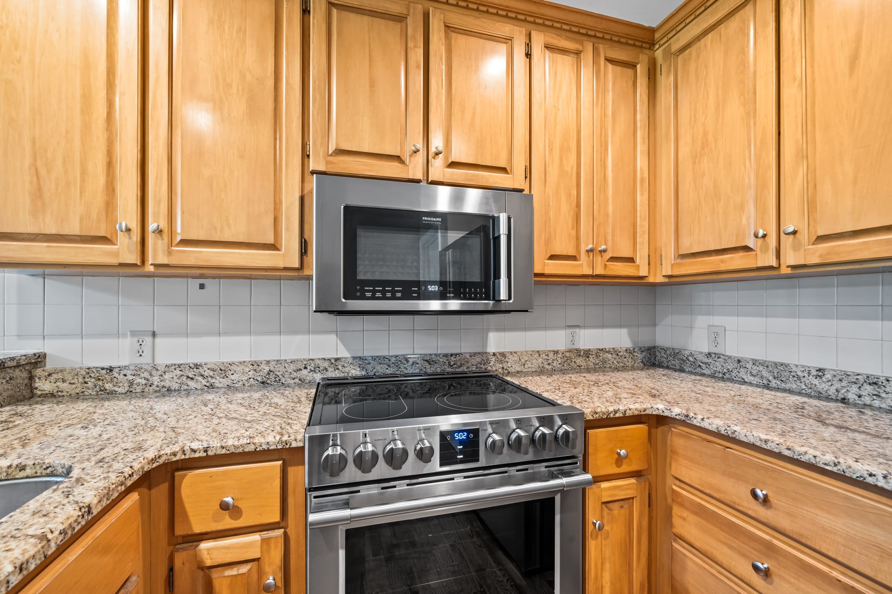 1043 B CLUB HOUSE LANE