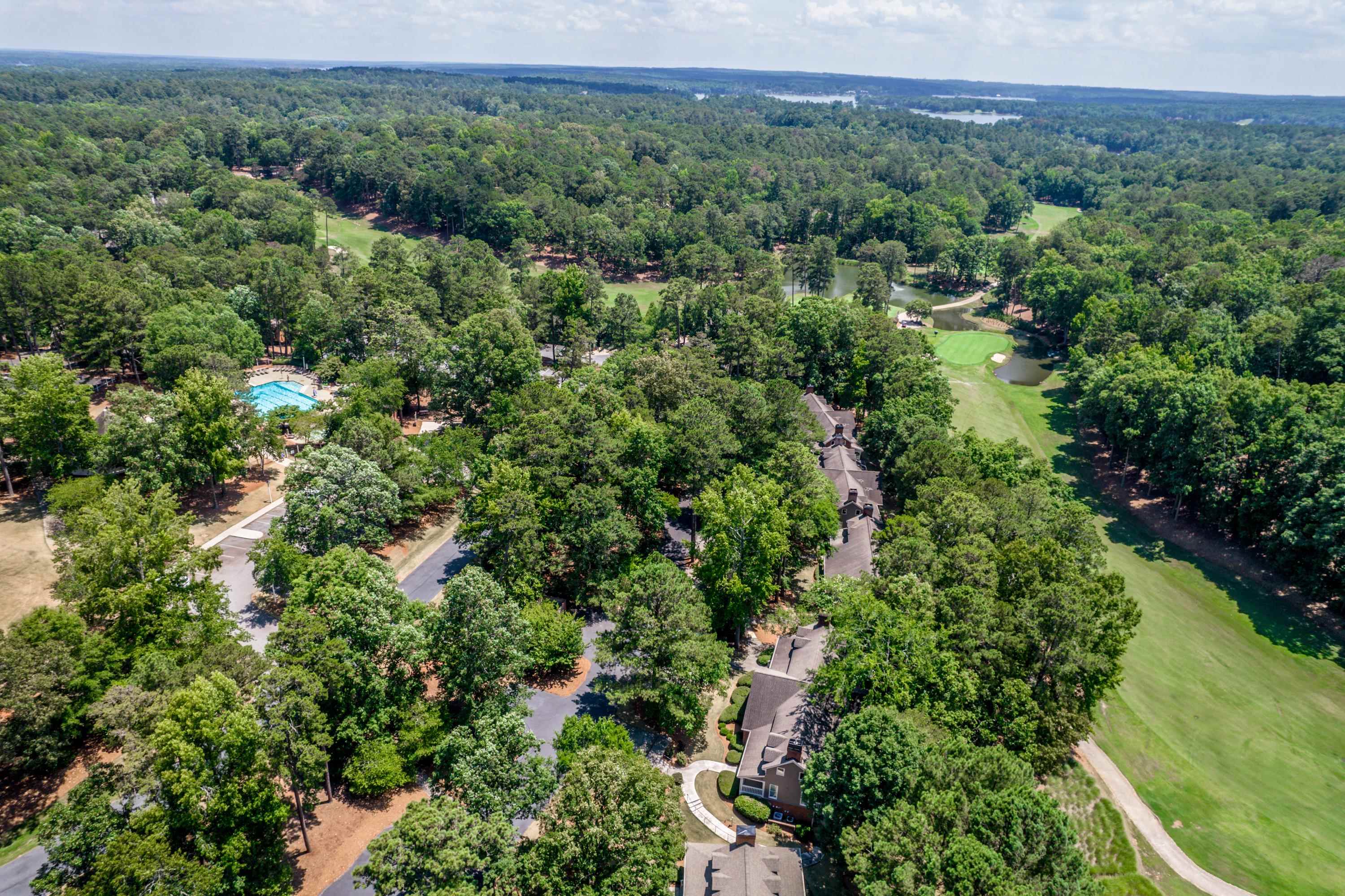1043 B CLUB HOUSE LANE