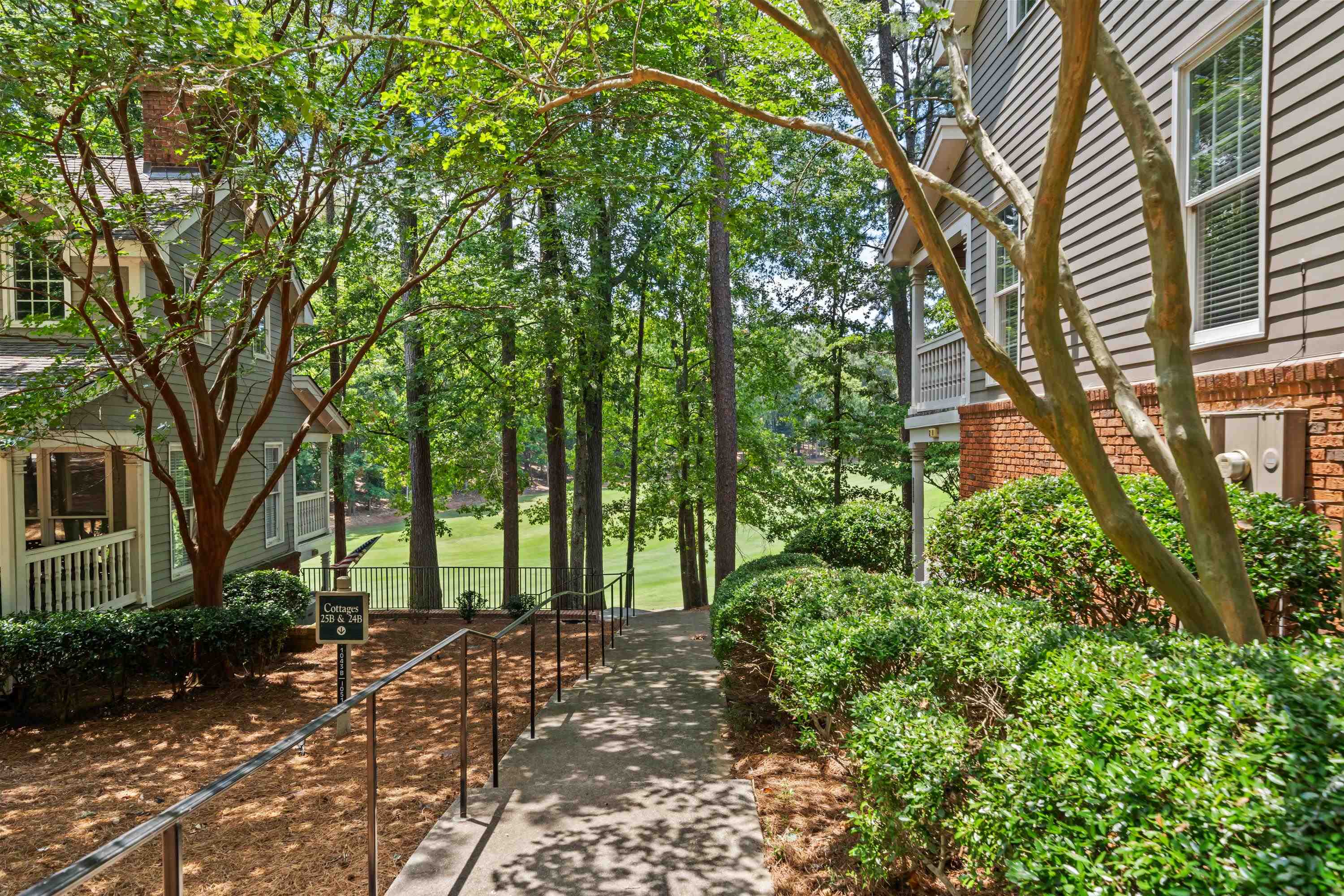 1043 B CLUB HOUSE LANE