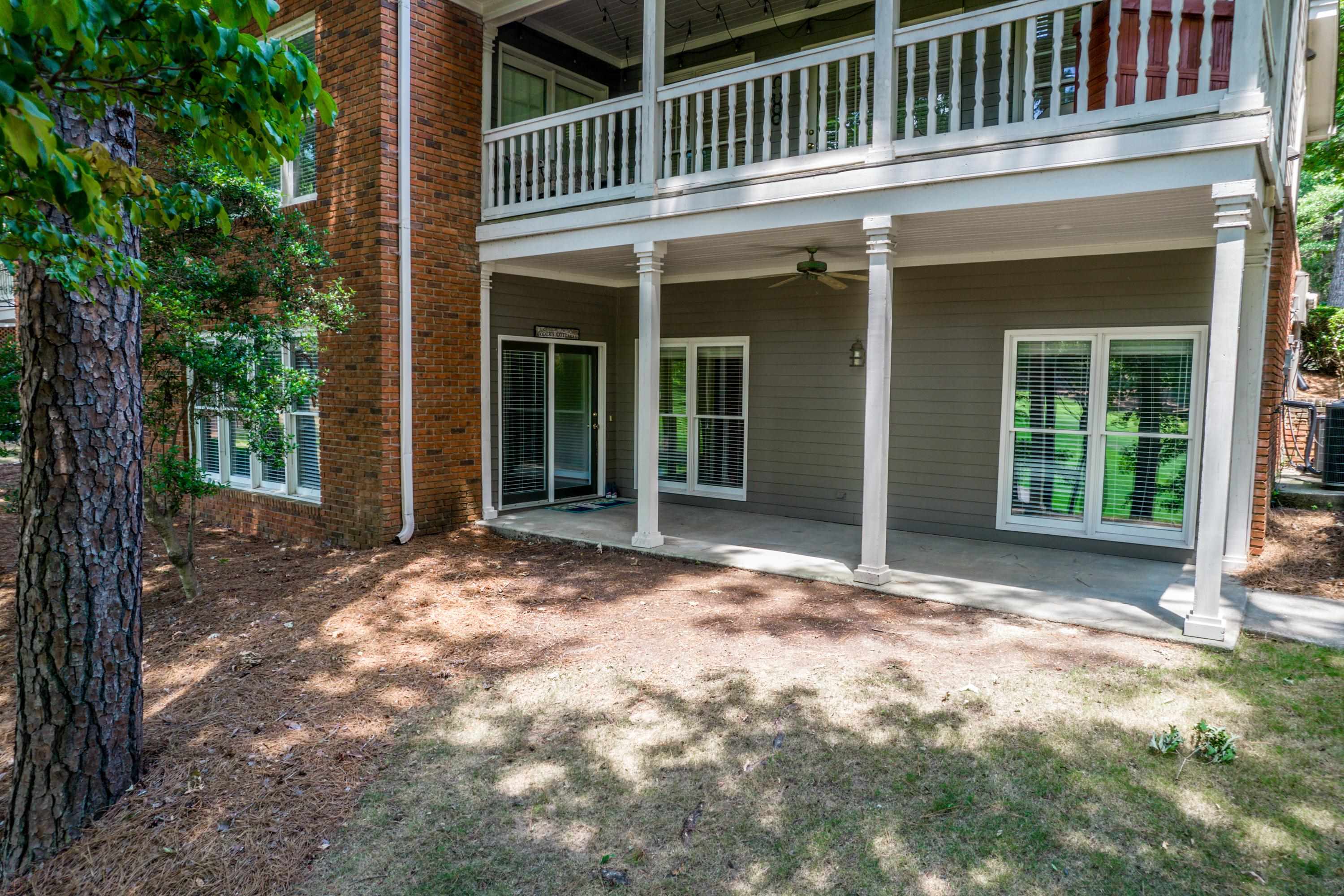 1043 B CLUB HOUSE LANE